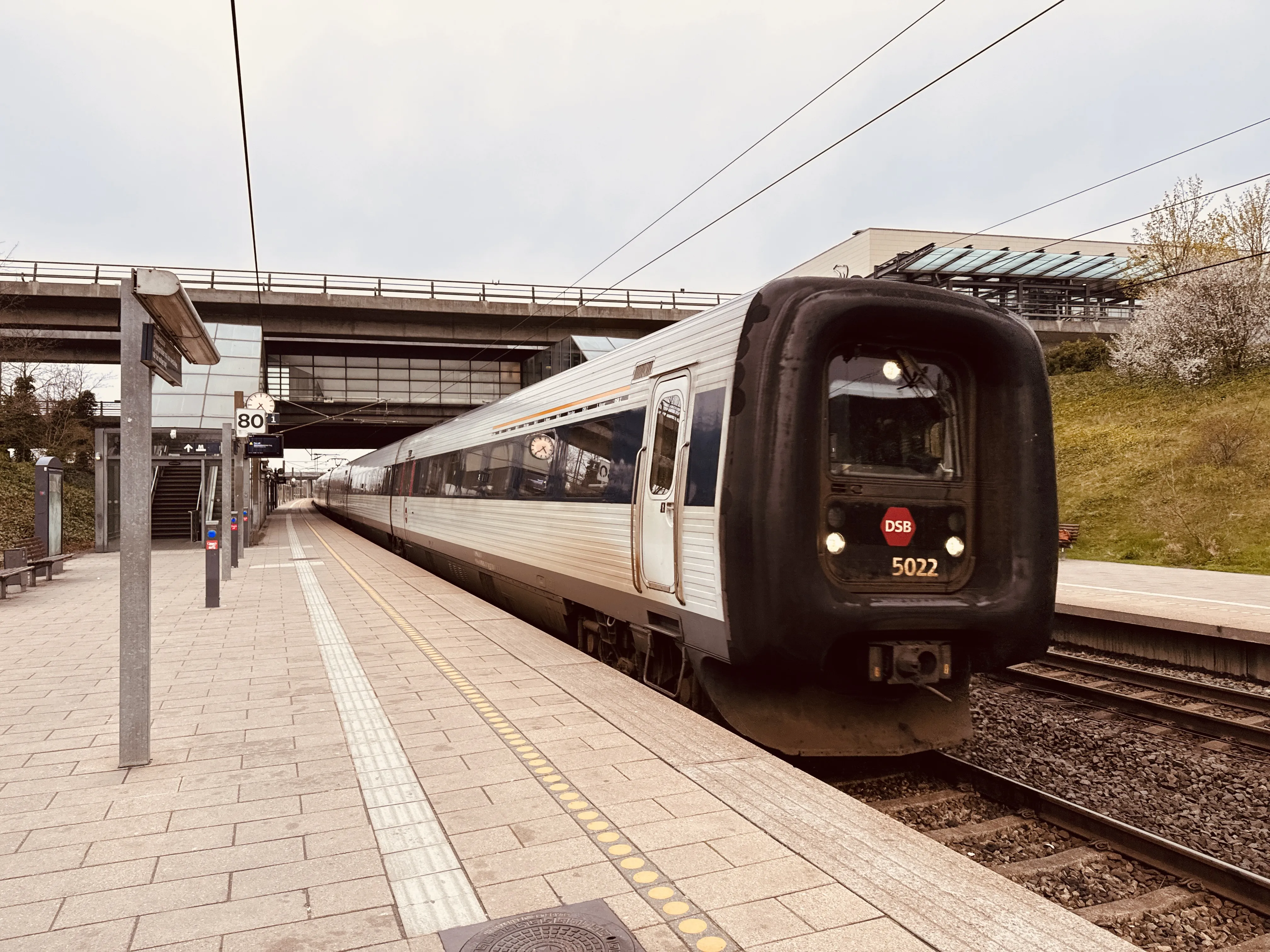 Billede af DSB MF 5022 fotograferet ud for Ørestad Trinbræt.