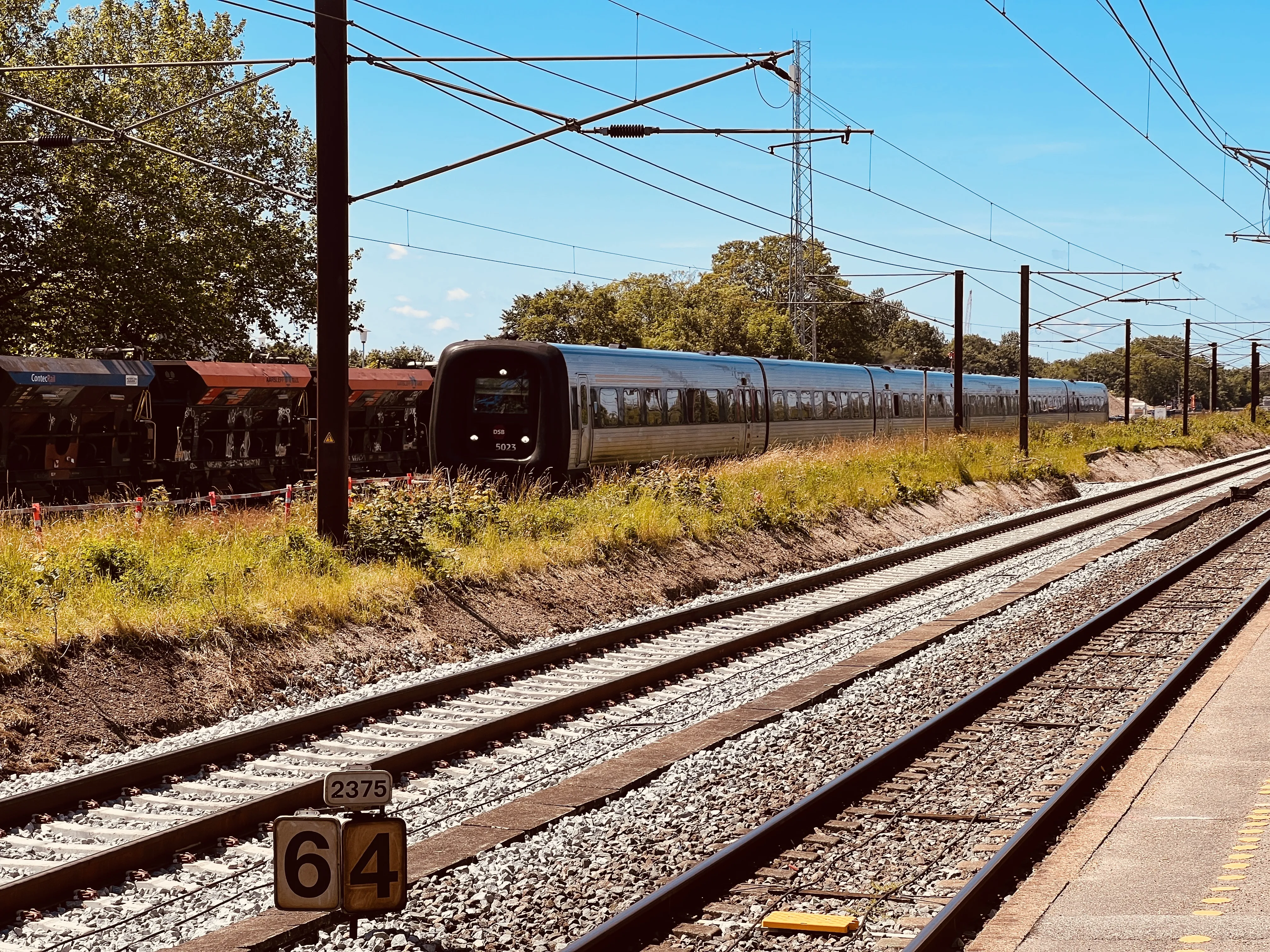 Billede af DSB MF 5023 fotograferet ud for Taastrup S-togstrinbræt.