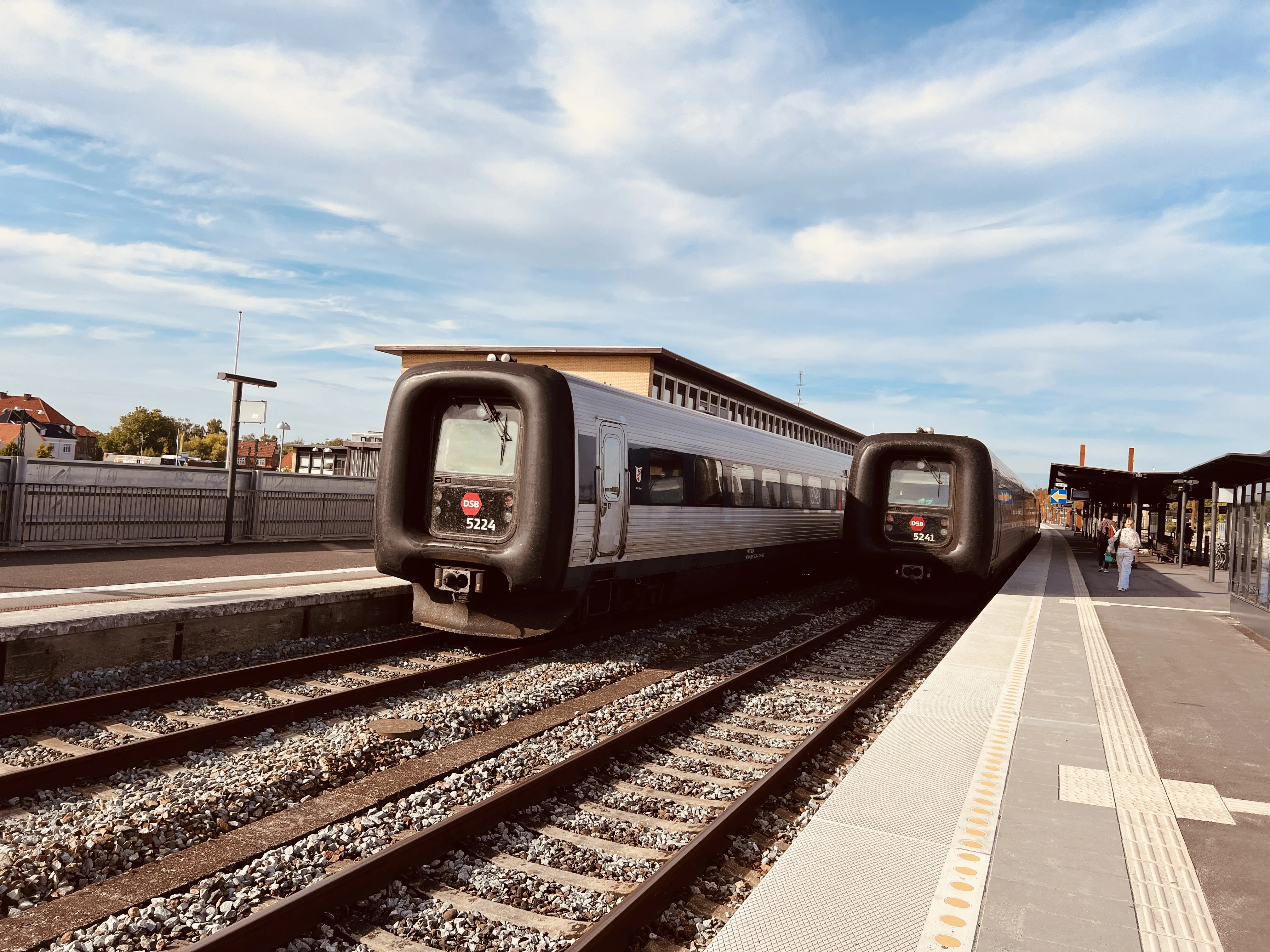 Billede af DSB MF 5024 fotograferet ud for Nykøbing Falster Station.