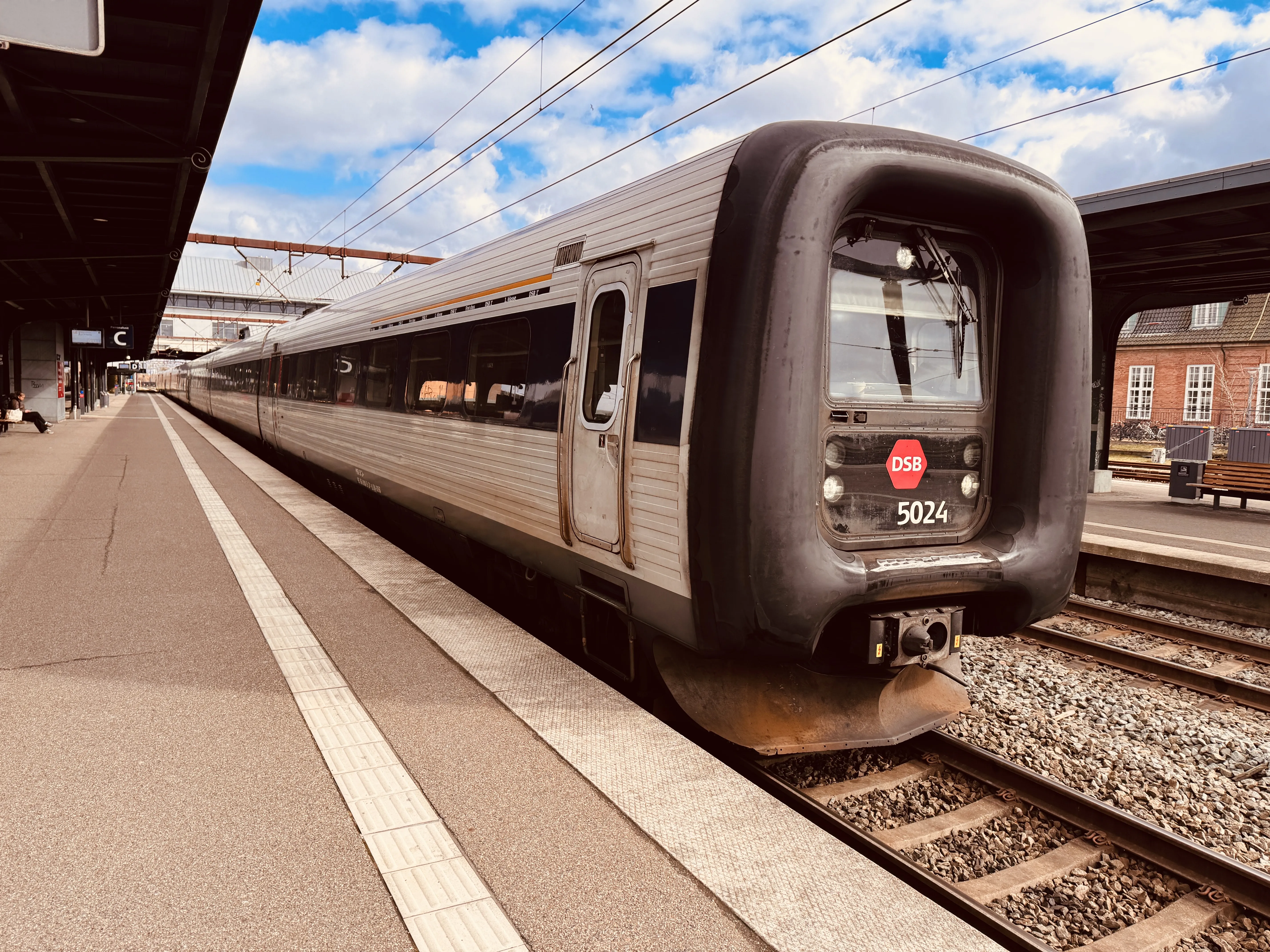 Billede af DSB MF 5024 fotograferet ud for Odense Banegård Center.