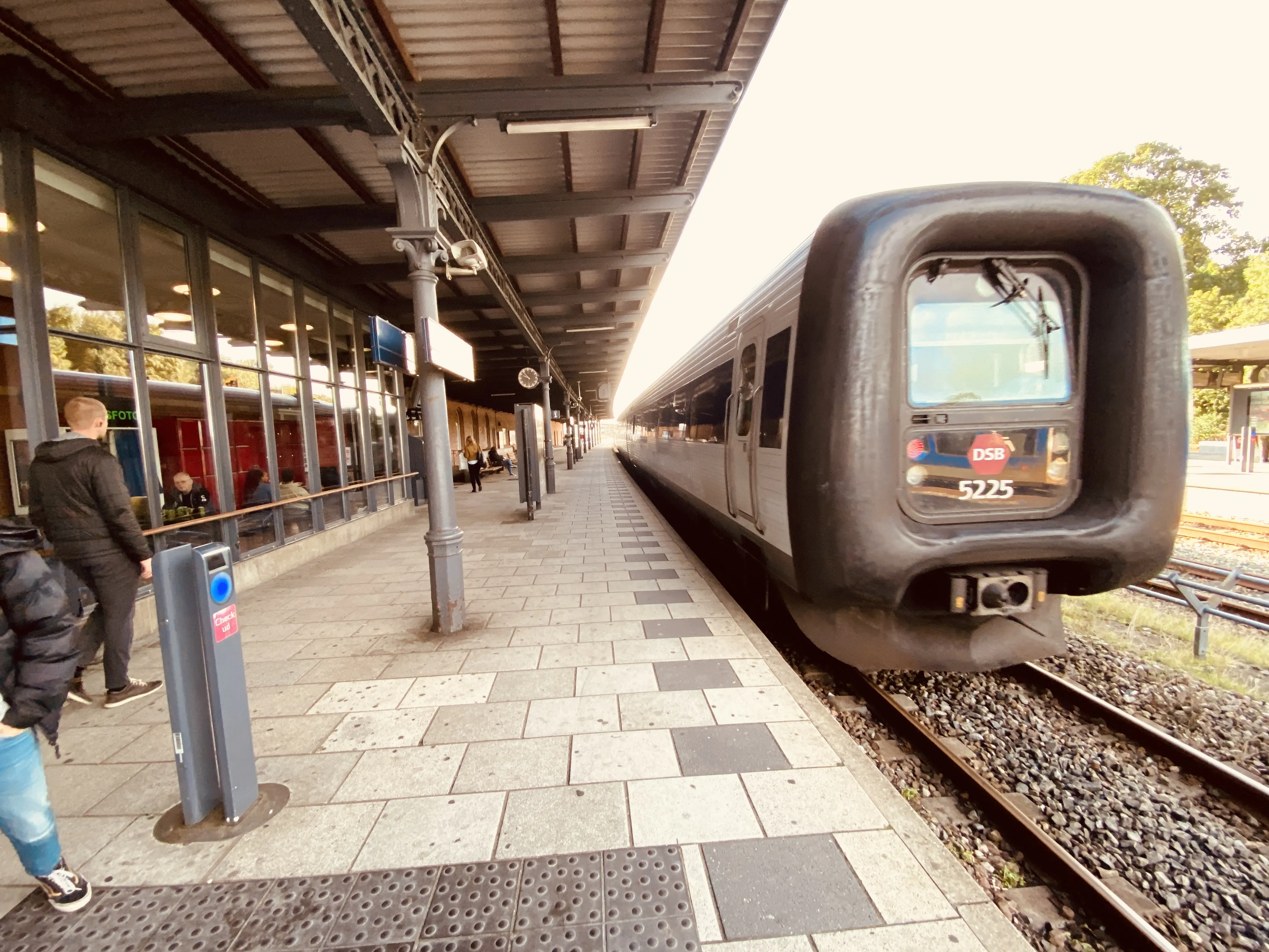 Billede af DSB MF 5025 fotograferet ud for Aalborg Station.