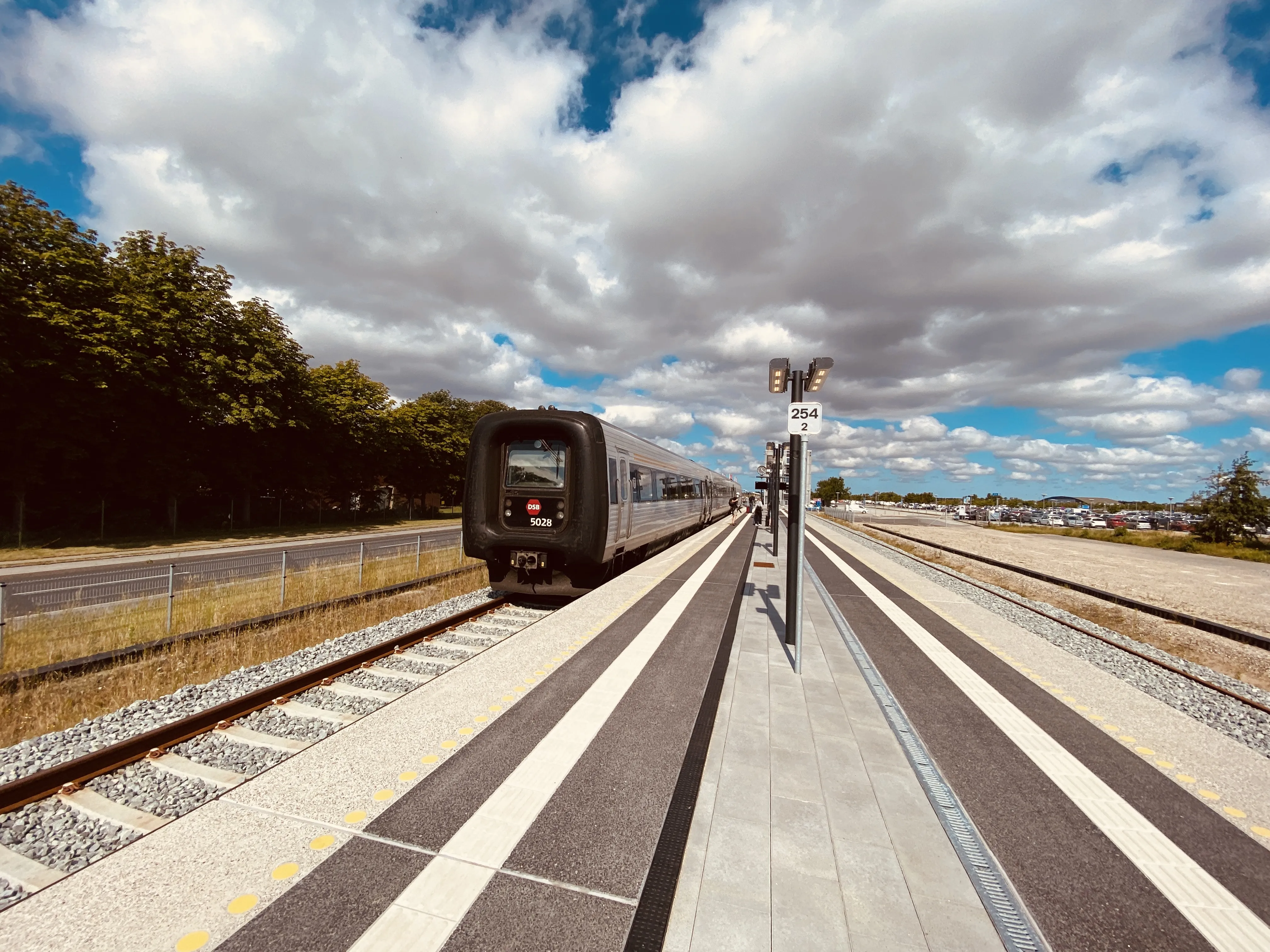 Billede af DSB MF 5028 fotograferet ud for Aalborg Lufthavn Trinbræt.