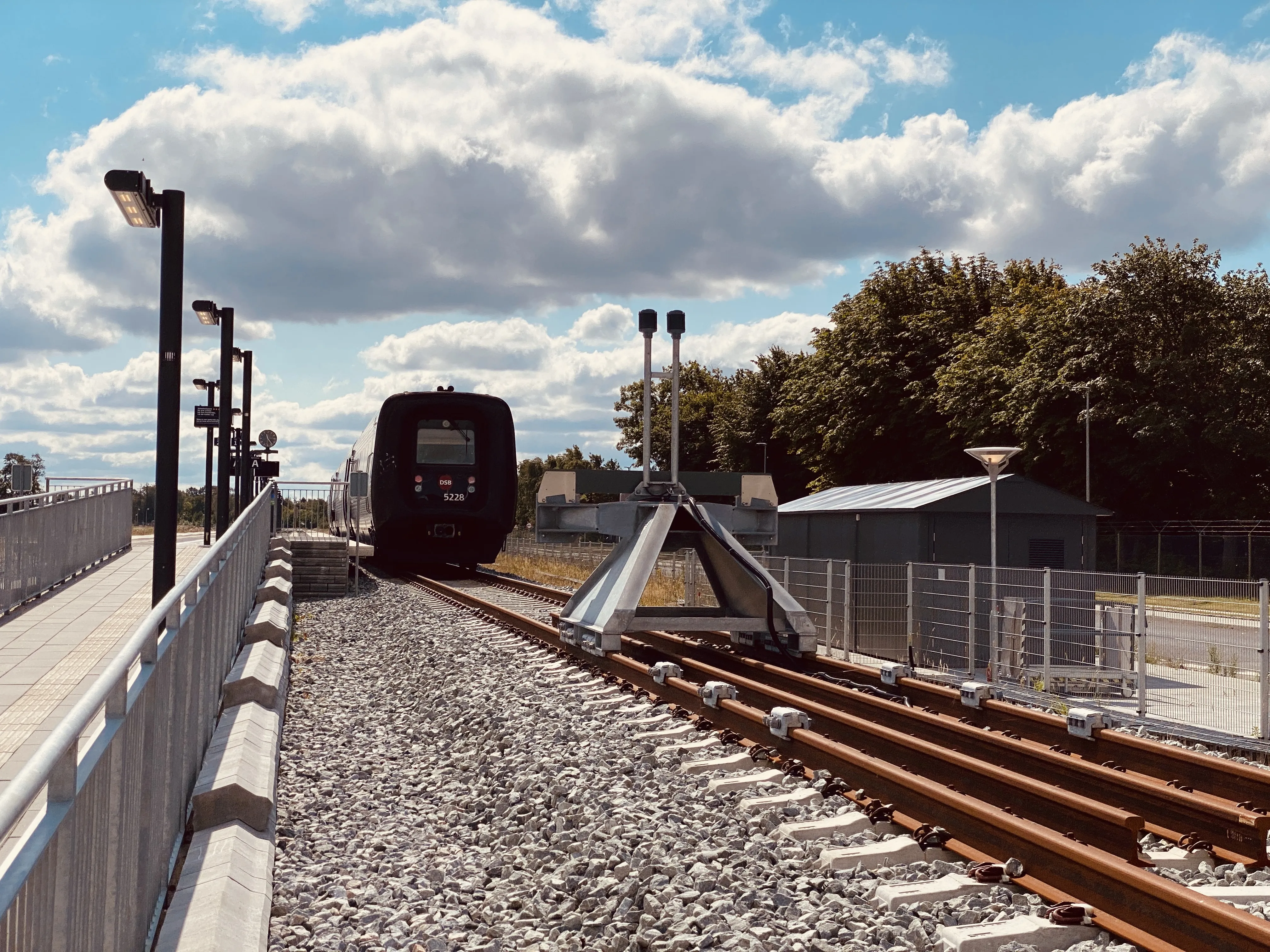 Billede af DSB MF 5028 fotograferet ud for Aalborg Lufthavn Trinbræt.