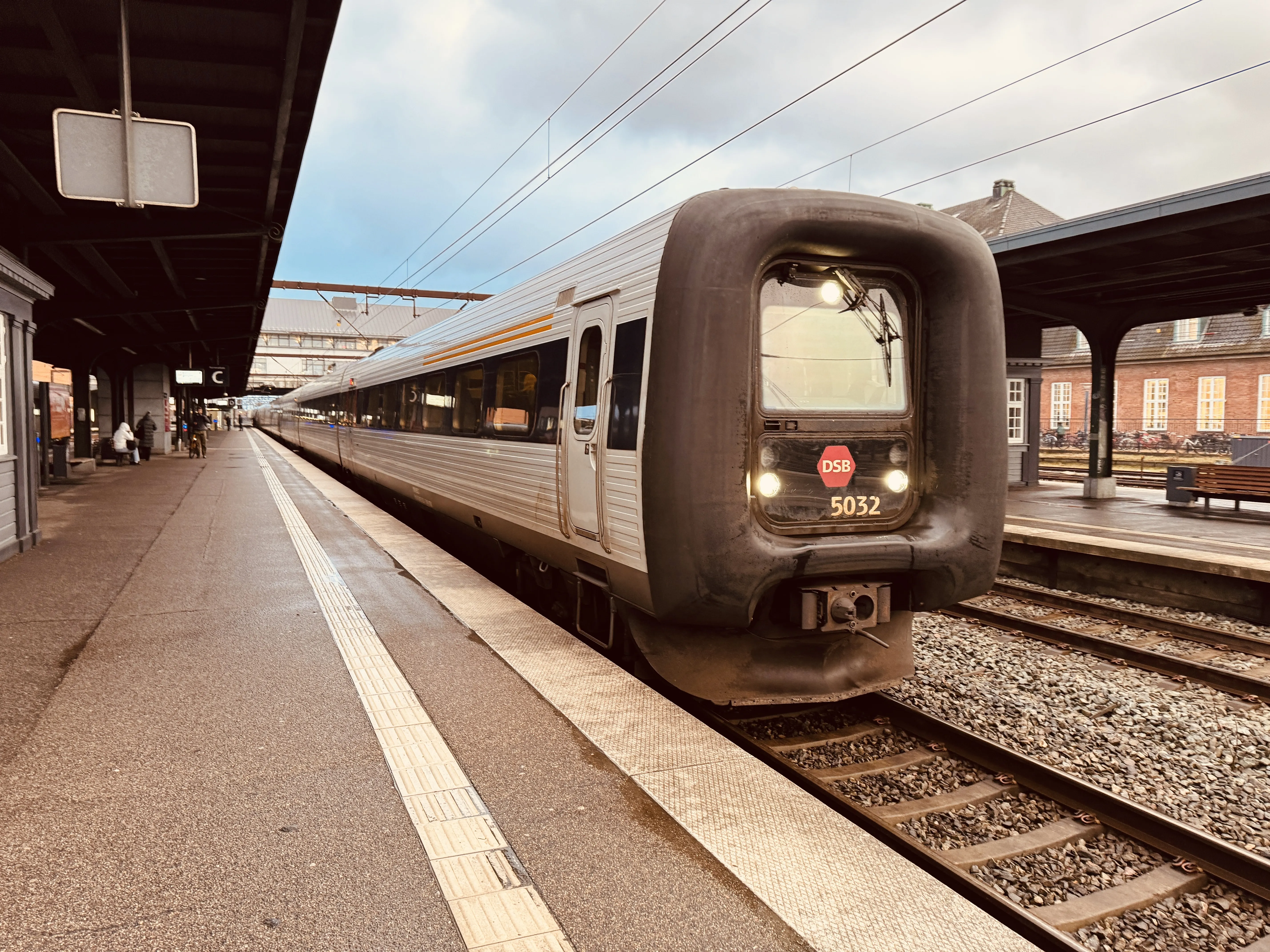 Billede af DSB MF 5032 fotograferet ud for Odense Banegård Center.