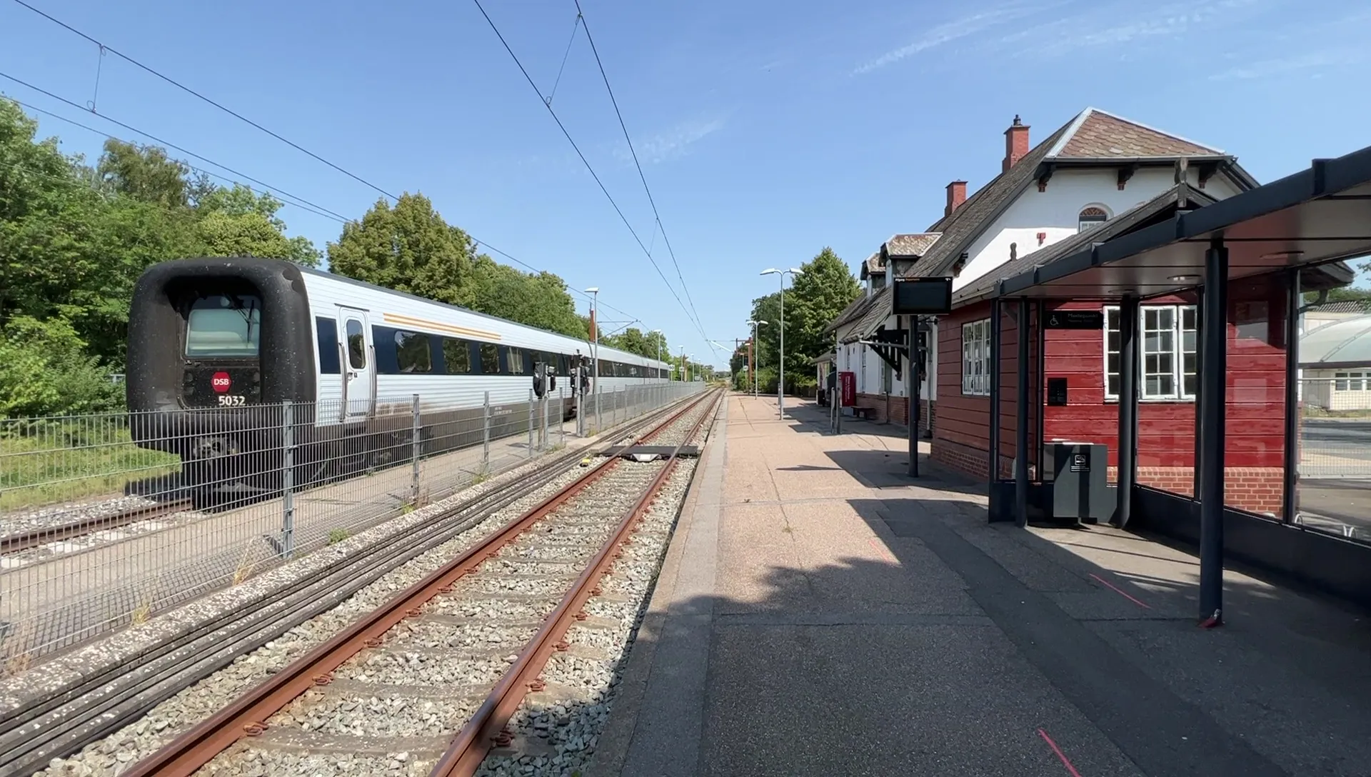 Billede af DSB MF 5032 fotograferet ud for Herfølge Station.