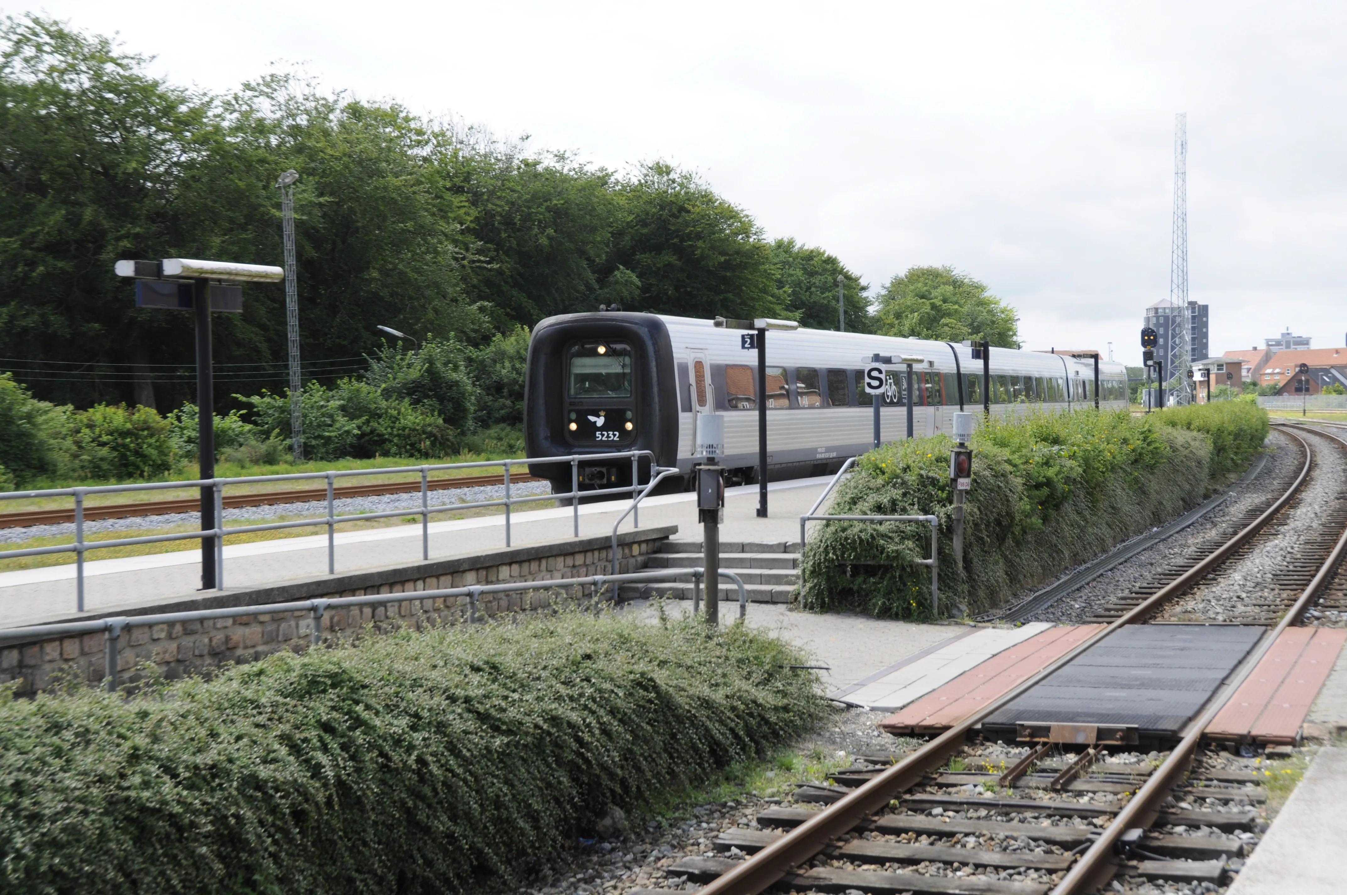 Billede af DSB MF 5032 fotograferet ud for Hjørring Station.