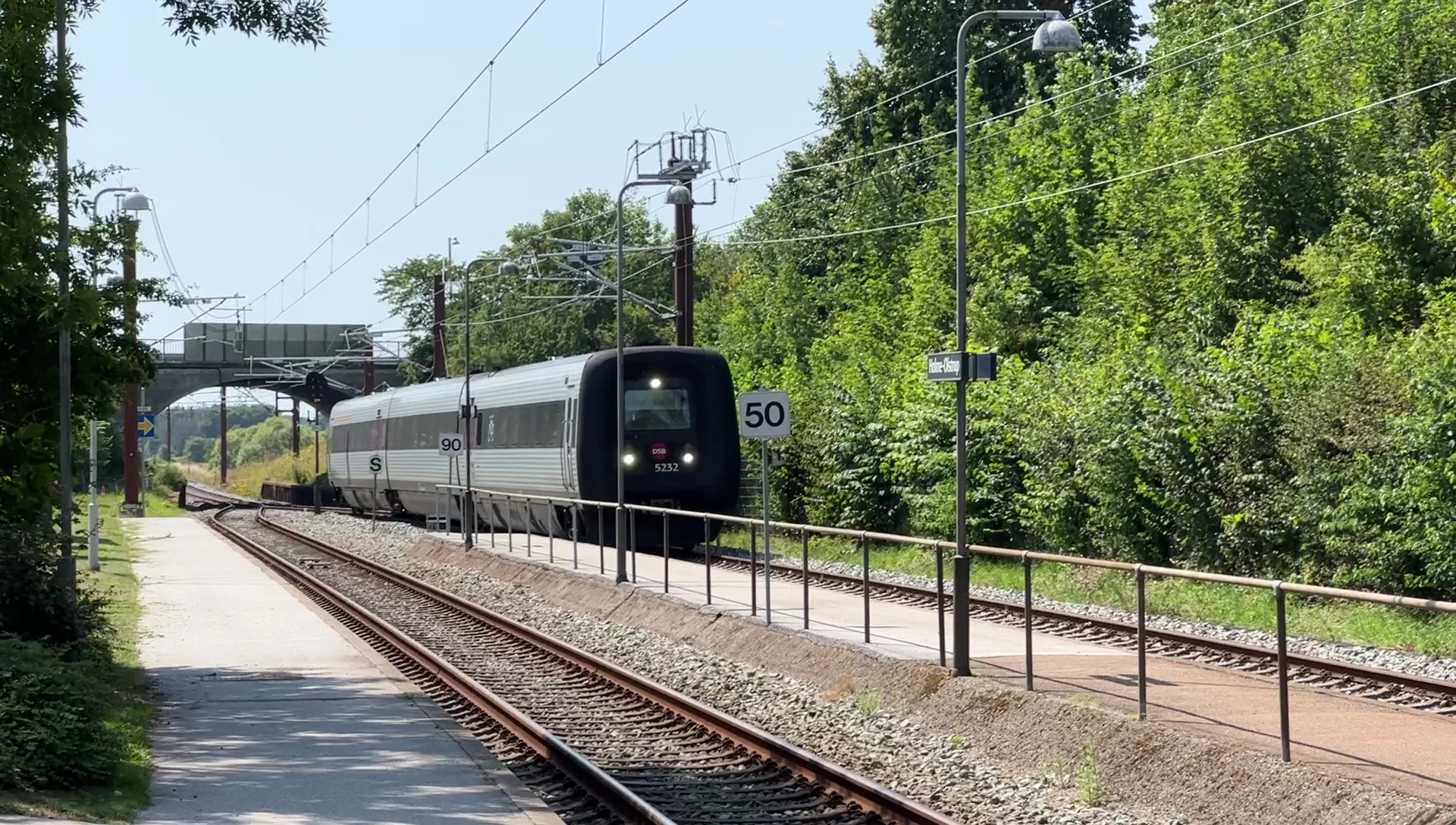 Billede af DSB MF 5032 fotograferet ud for Holme-Olstrup Station.