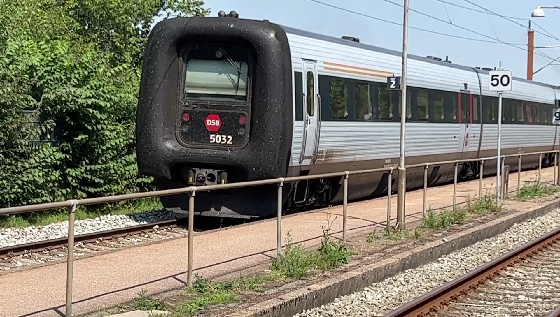 Billede af DSB MF 5032 fotograferet ud for Holme-Olstrup Station.