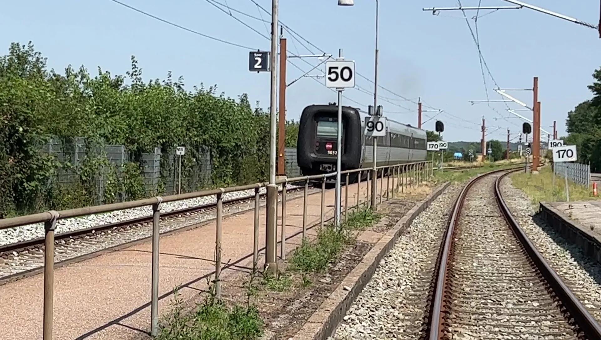 Billede af DSB MF 5032 fotograferet ud for Holme-Olstrup Station.