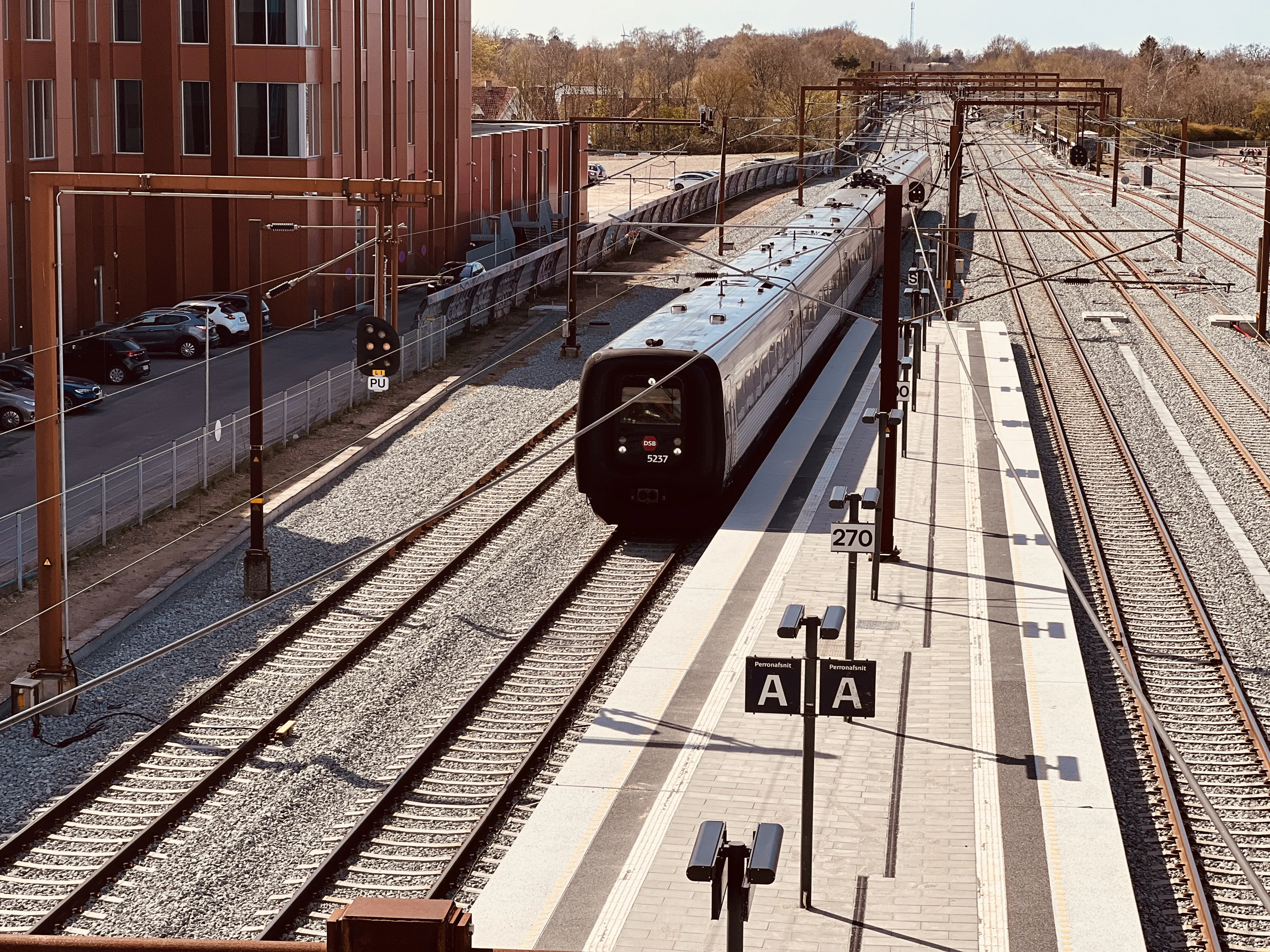 Billede af DSB MF 5037 fotograferet ud for Slagelse Station.