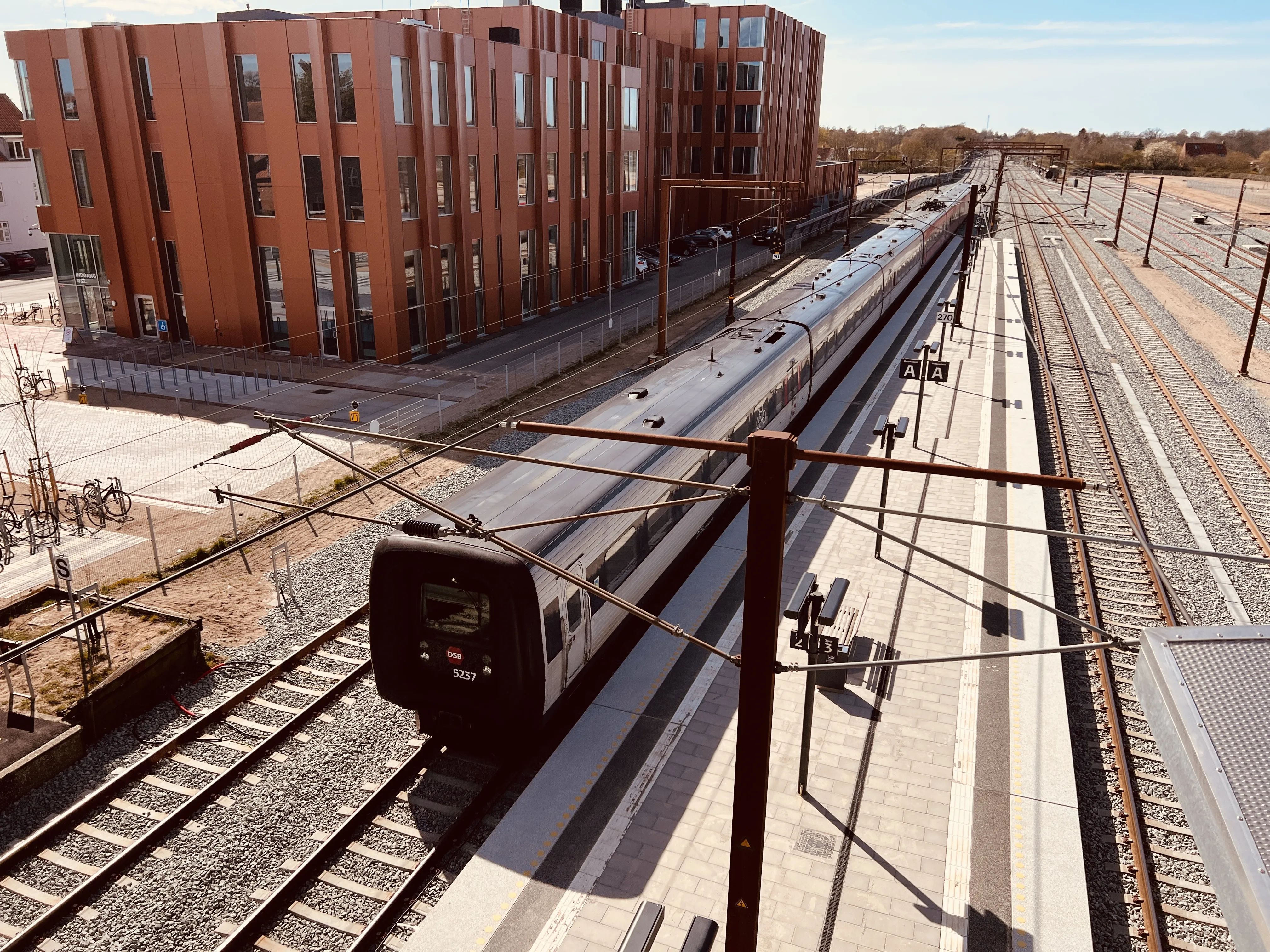 Billede af DSB MF 5037 fotograferet ud for Slagelse Station.