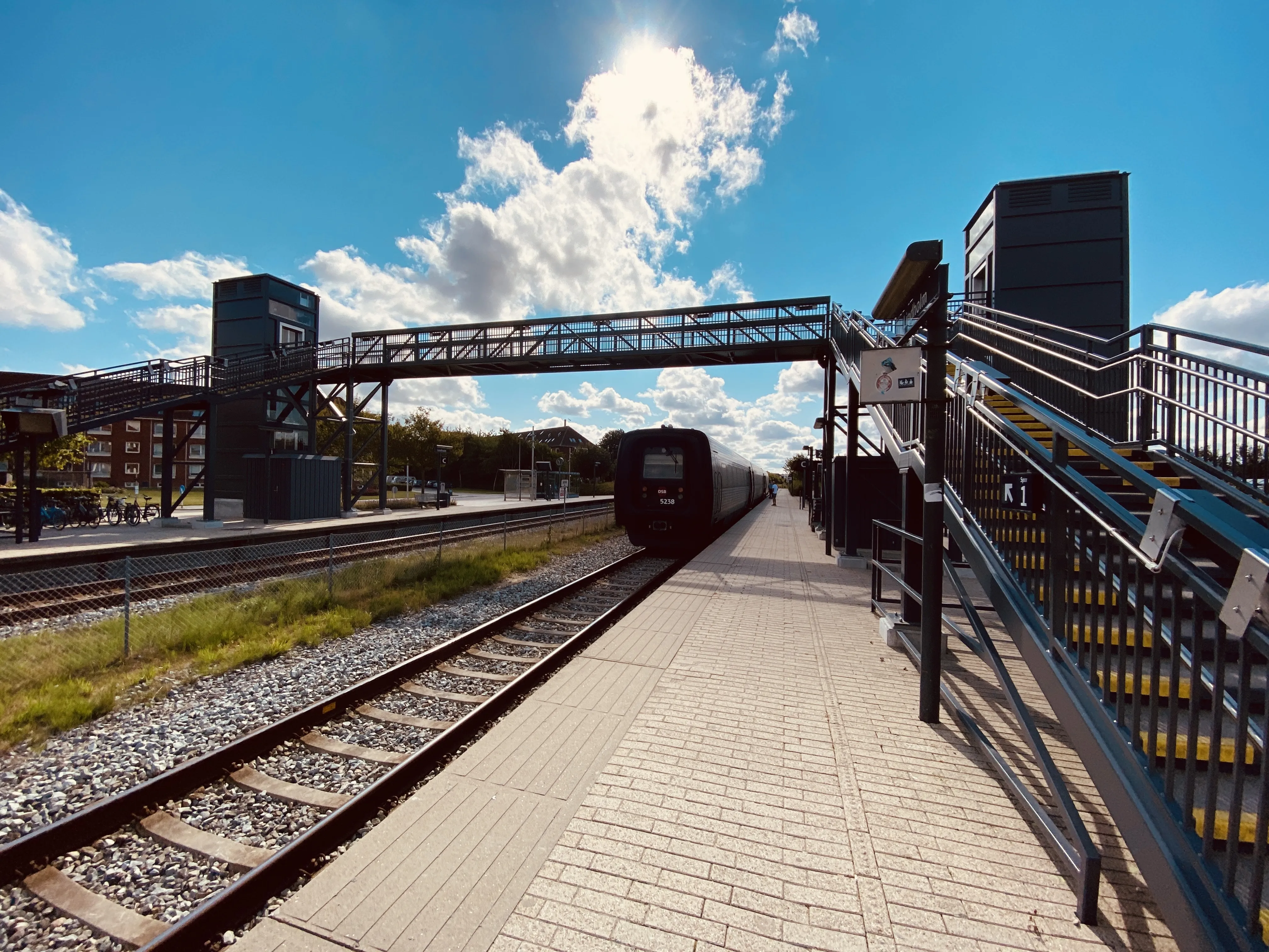 Billede af DSB MF 5038 fotograferet ud for Lindholm (Vendsysselbanen) Station.