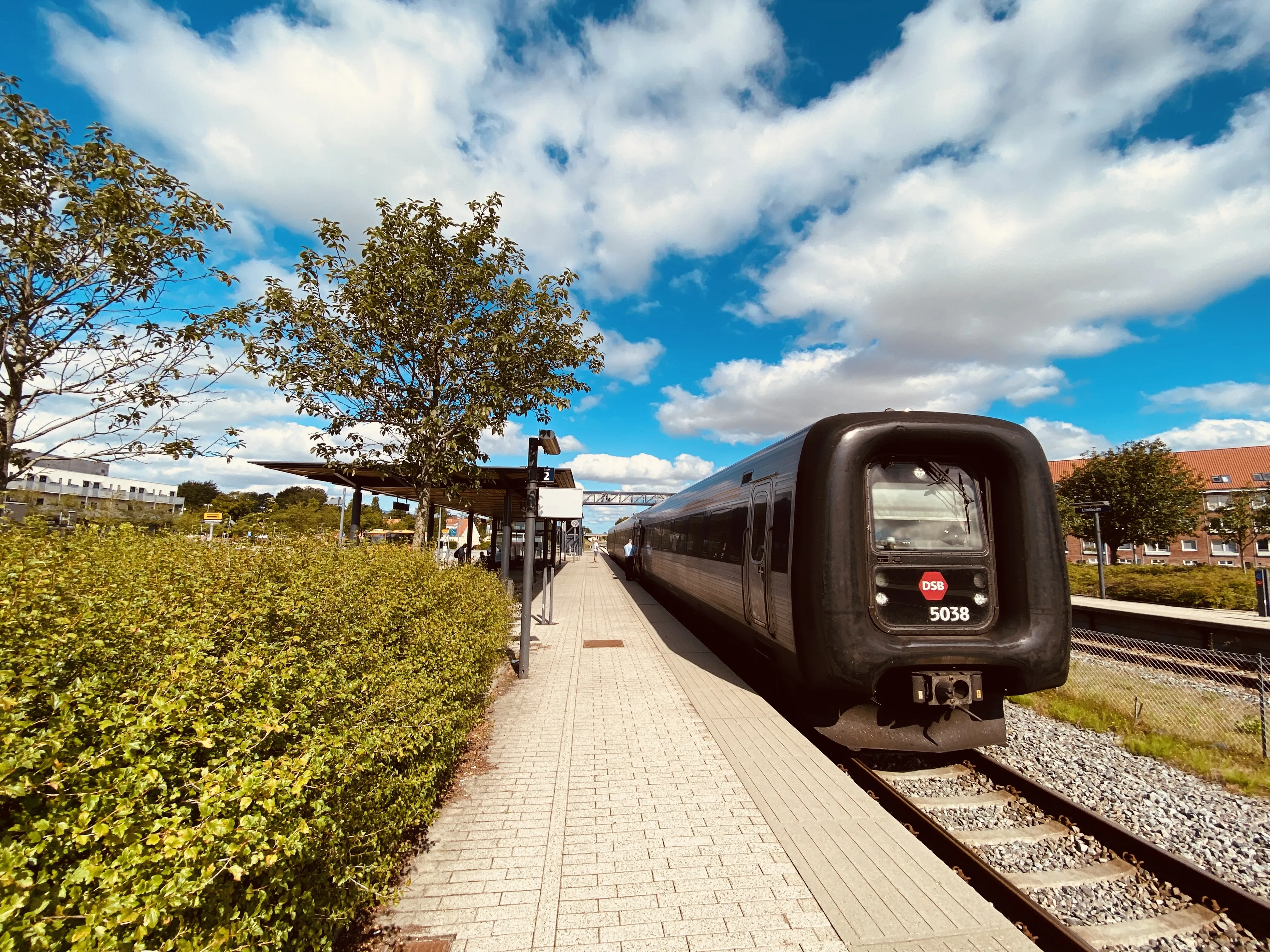 Billede af DSB MF 5038 fotograferet ud for Lindholm (Vendsysselbanen) Station.