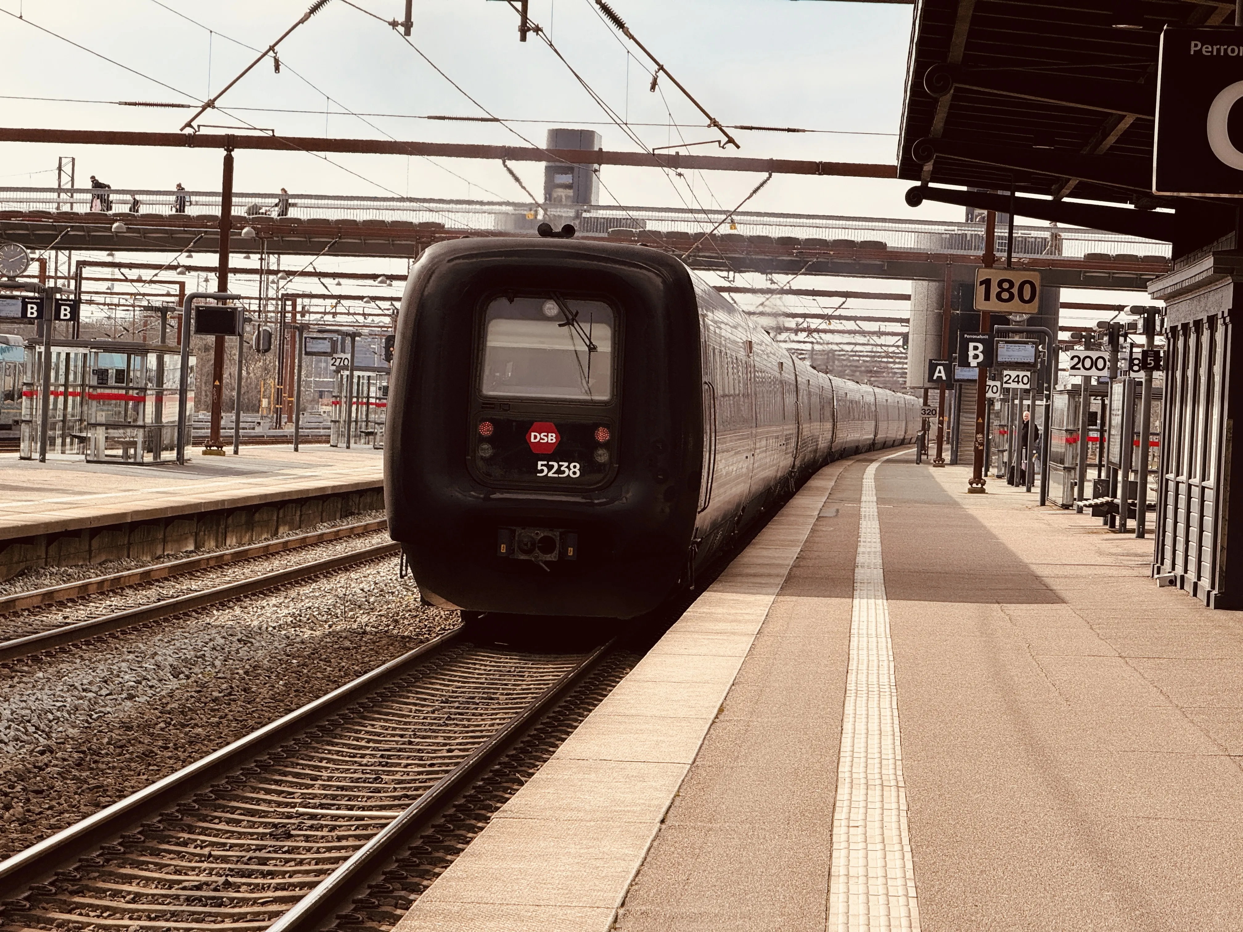 Billede af DSB MF 5038 fotograferet ud for Odense Banegård Center.