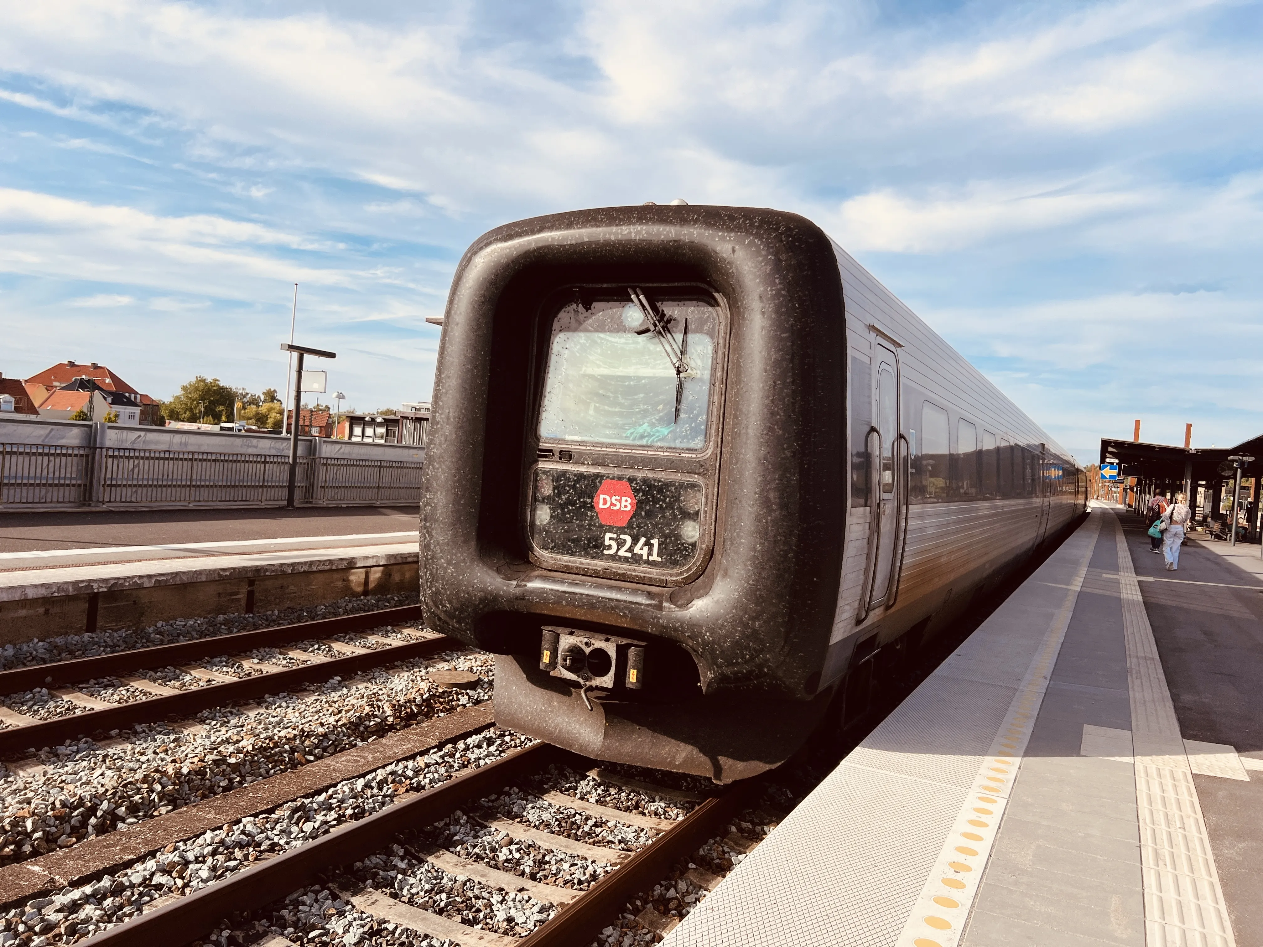 Billede af DSB MF 5041 fotograferet ud for Nykøbing Falster Station.