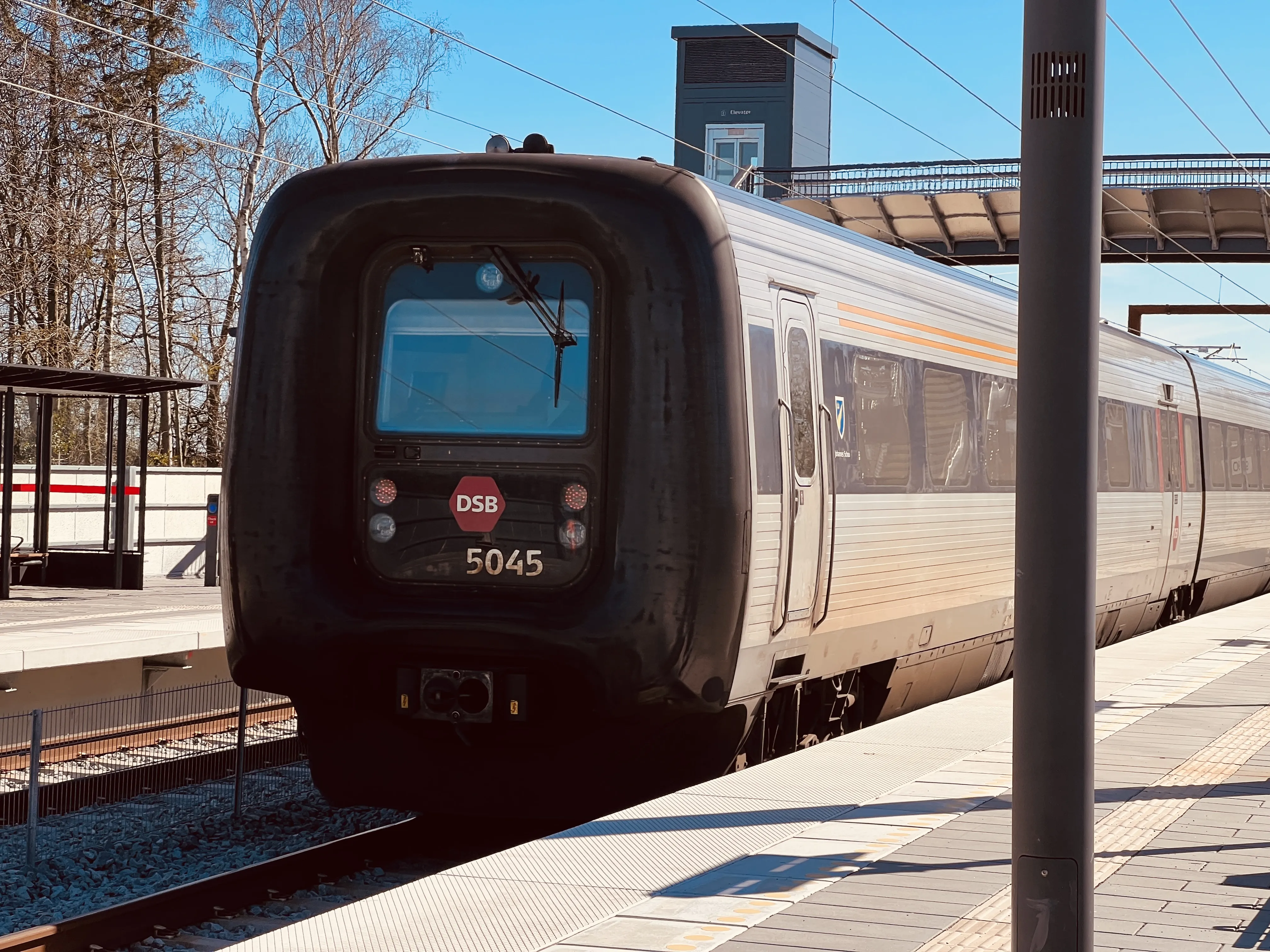 Billede af DSB MF 5045 fotograferet ud for Nørre Alslev Trinbræt.