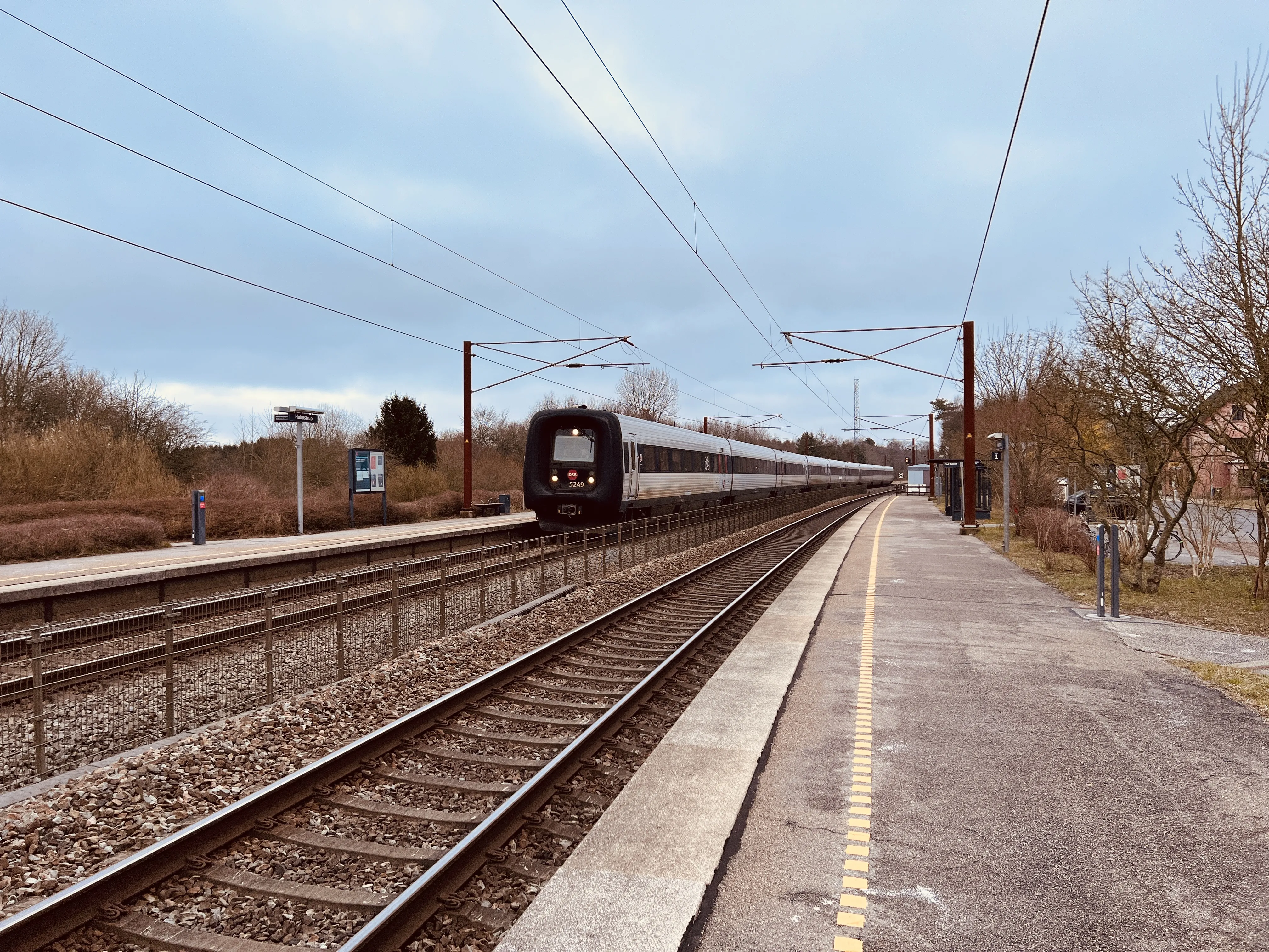 Billede af DSB MF 5049 fotograferet ud for Holmstrup Trinbræt.