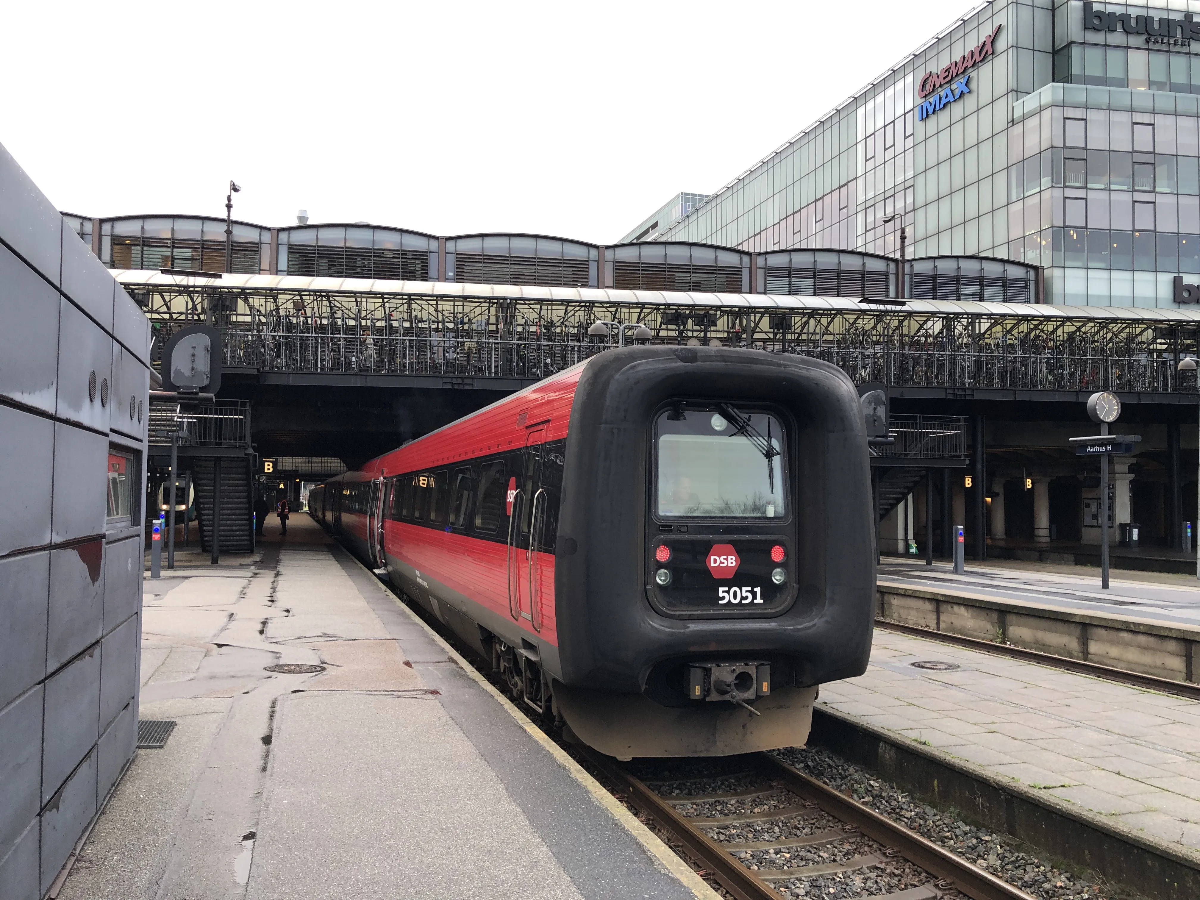 Billede af DSB MF 5051 fotograferet ud for Aarhus Hovedbanegård.