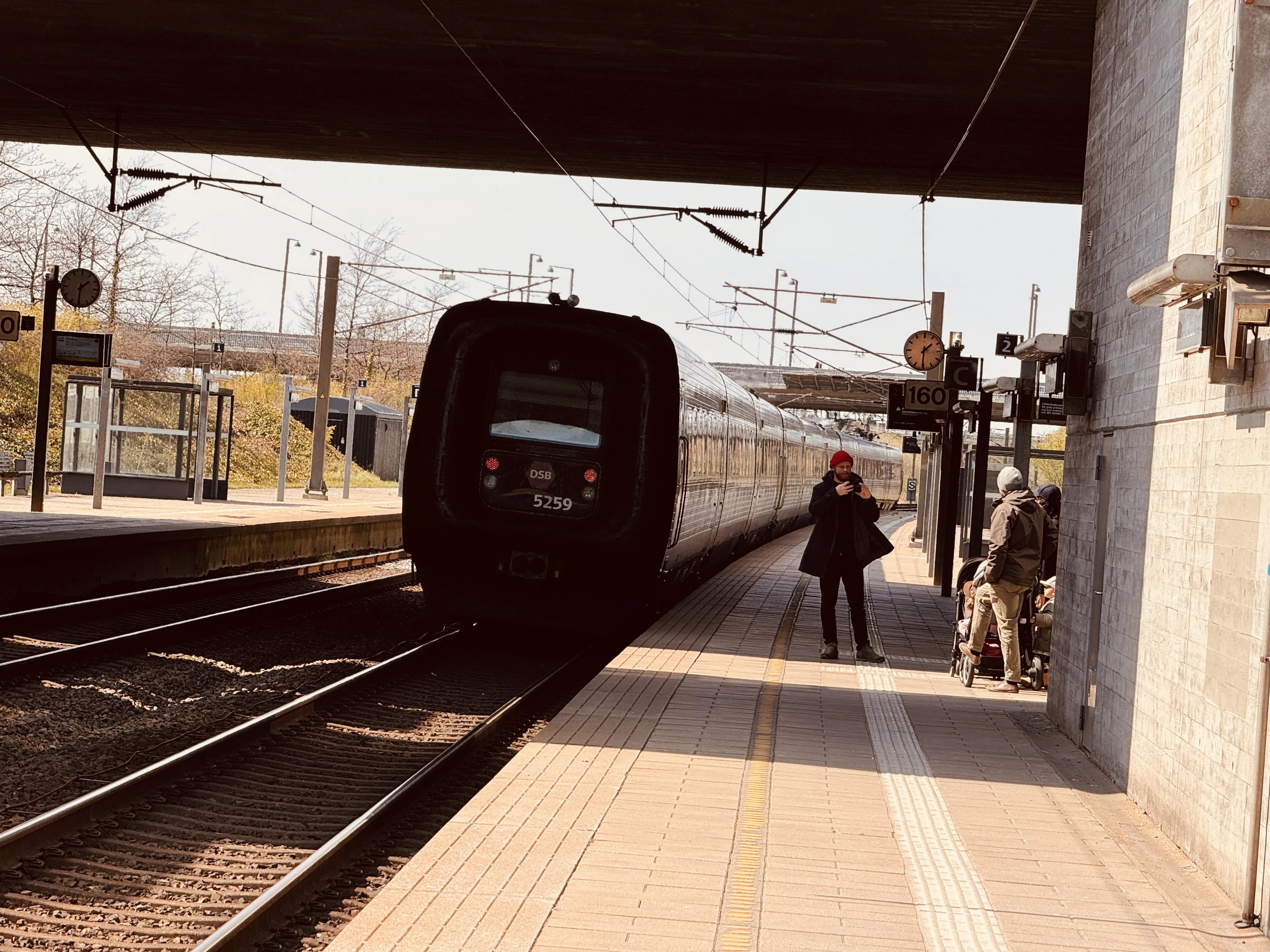 Billede af DSB MF 5059 fotograferet ud for Ørestad Trinbræt.