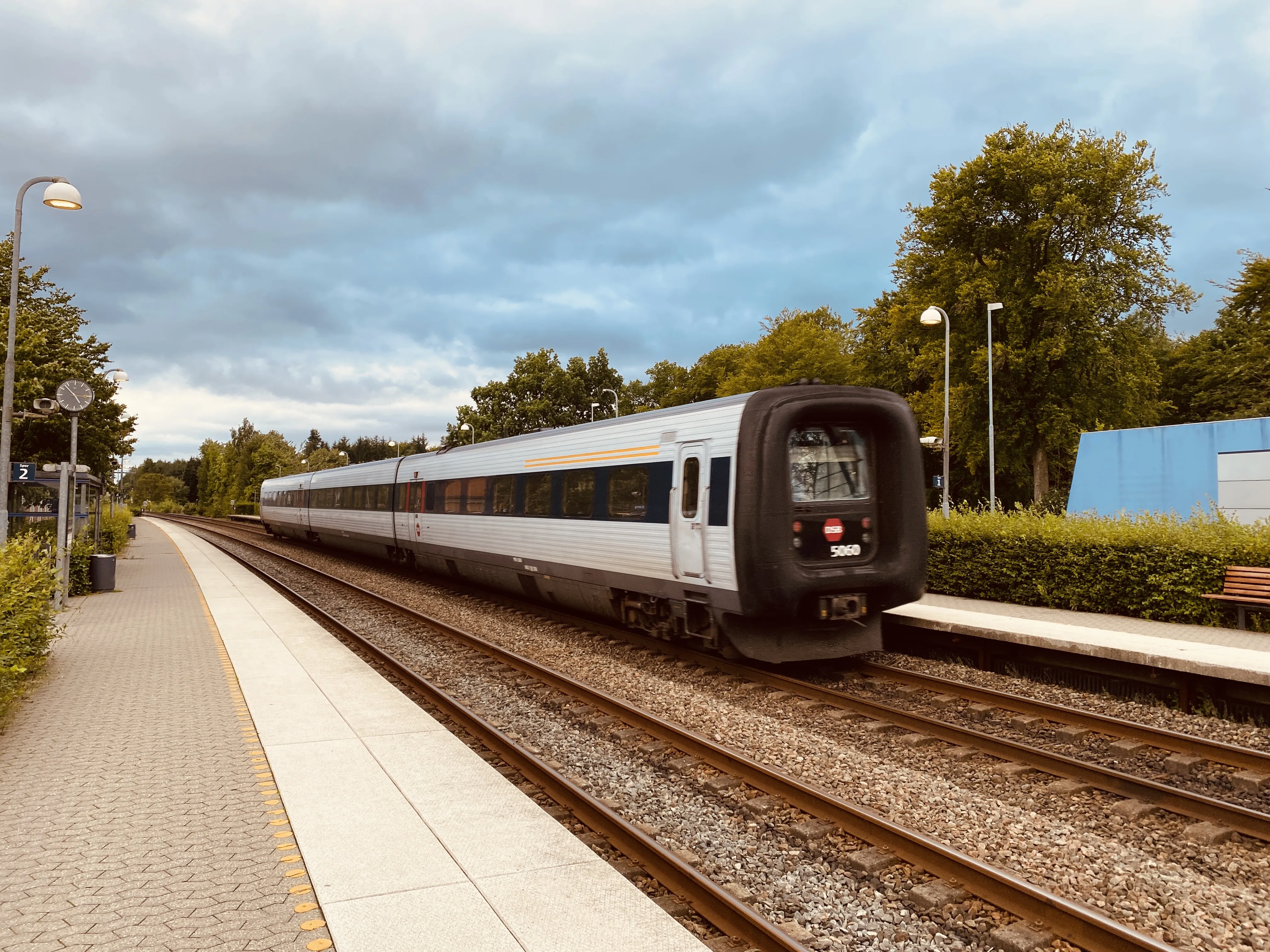 Billede af DSB MF 5060 fotograferet ud for Hinnerup Trinbræt.