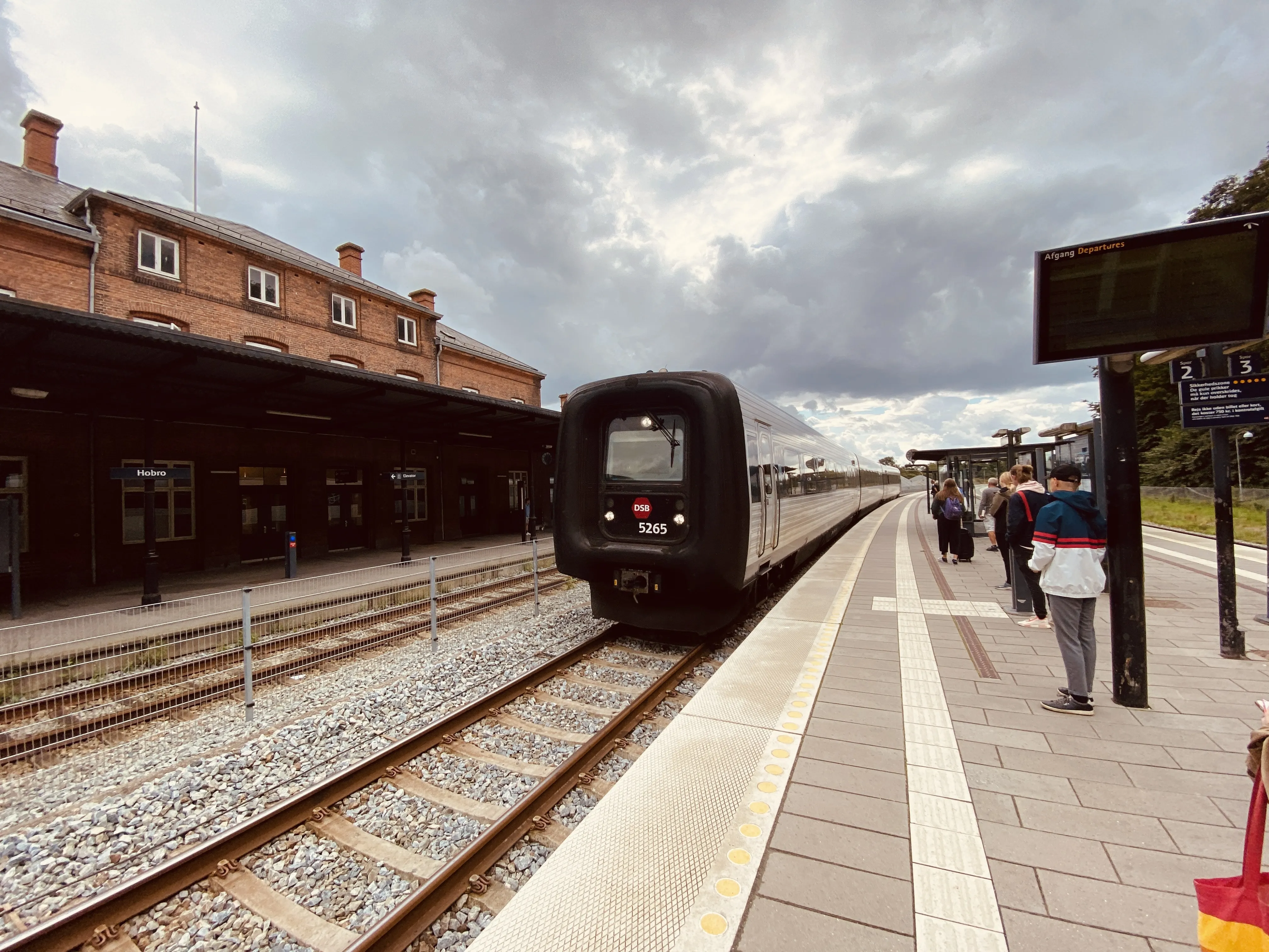 Billede af DSB MF 5065 fotograferet ud for Hobro Station.