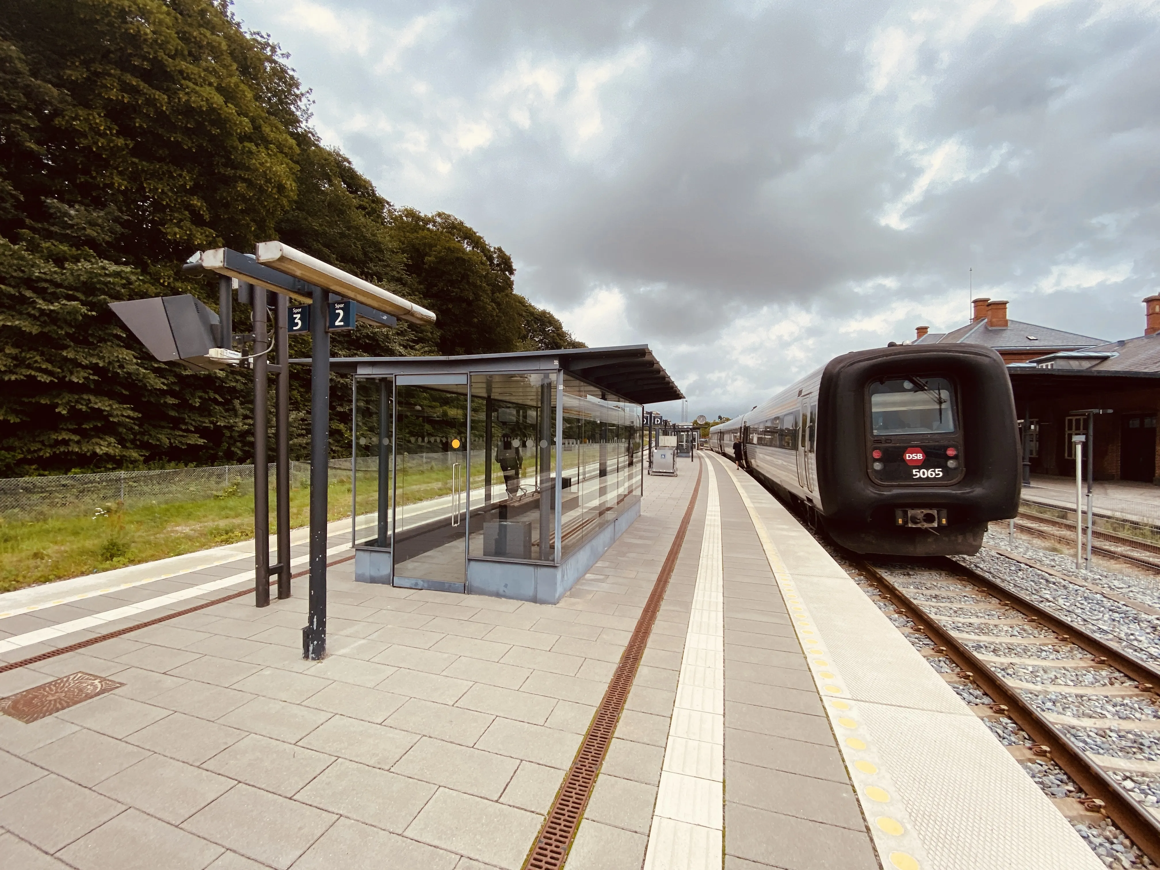 Billede af DSB MF 5065 fotograferet ud for Hobro Station.