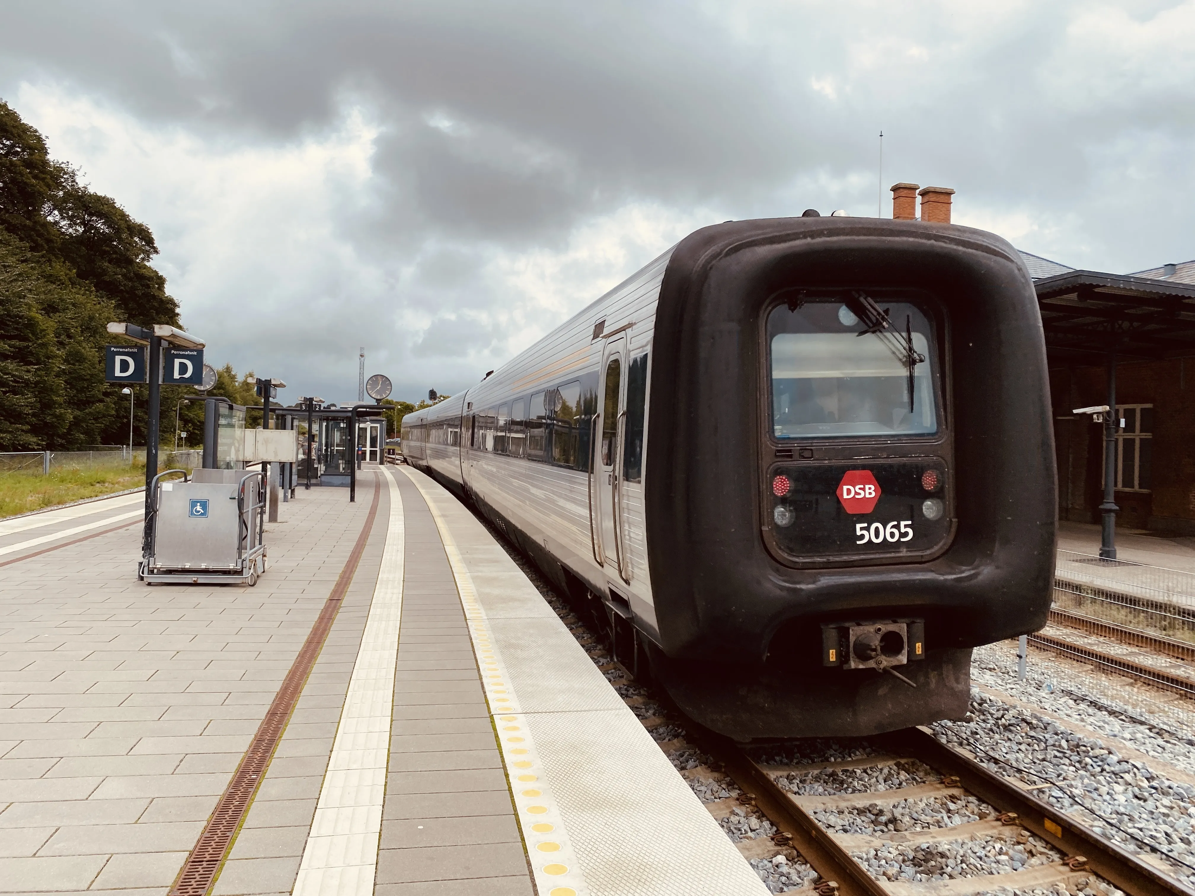 Billede af DSB MF 5065 fotograferet ud for Hobro Station.