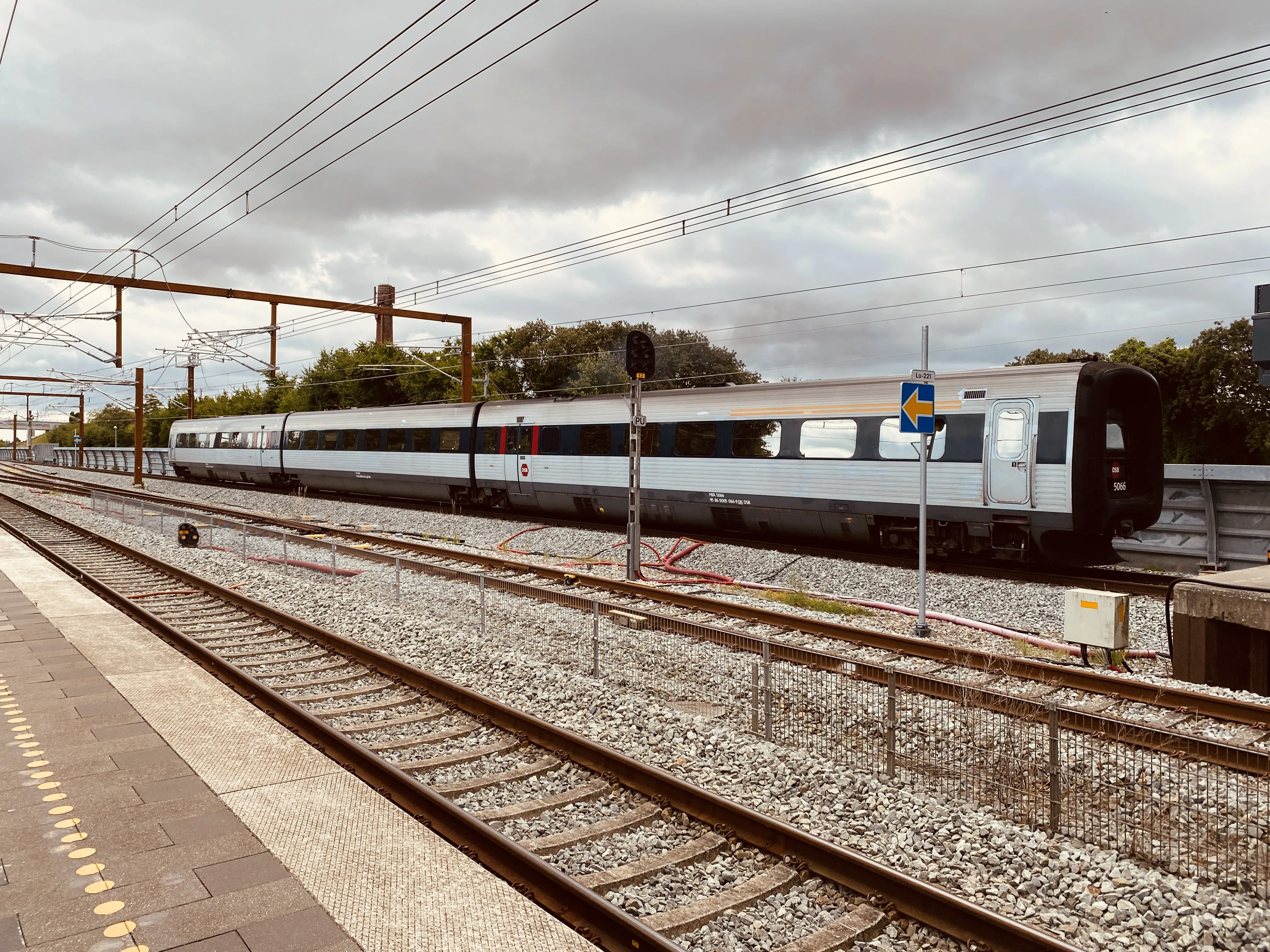 Billede af DSB MF 5066 fotograferet ud for Lundby Trinbræt.