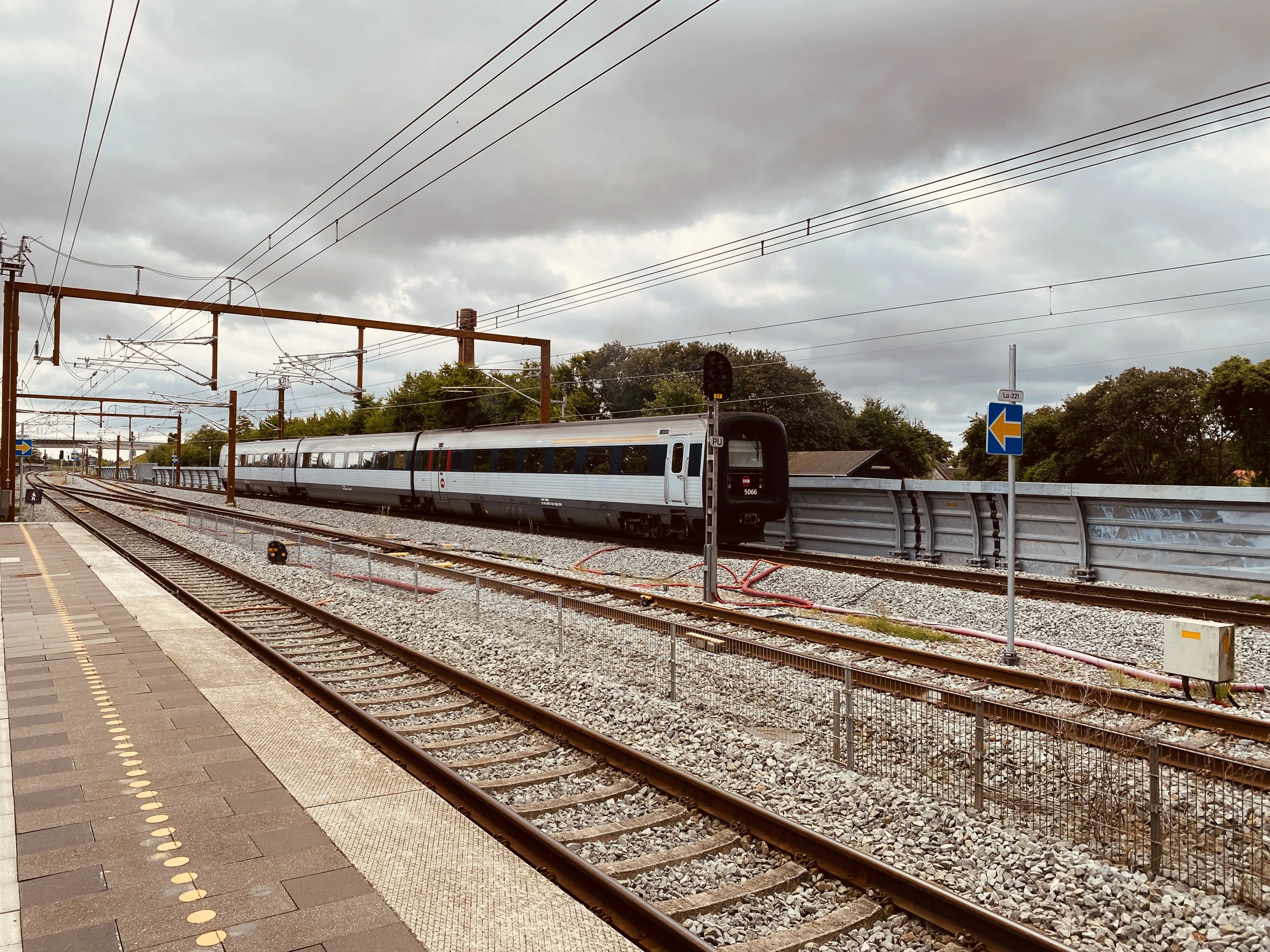 Billede af DSB MF 5066 fotograferet ud for Lundby Trinbræt.