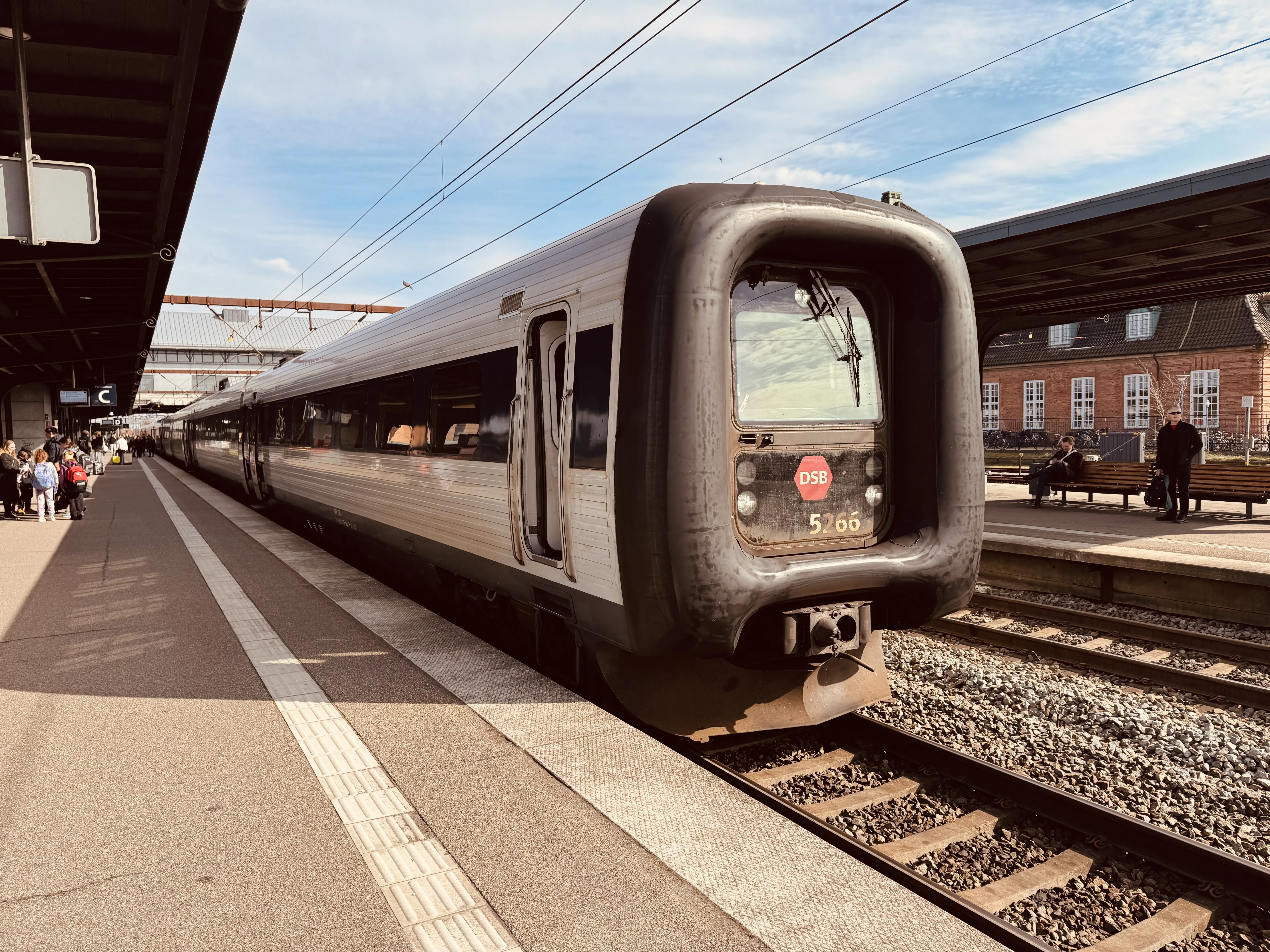 Billede af DSB MF 5066 fotograferet ud for Odense Banegård Center.