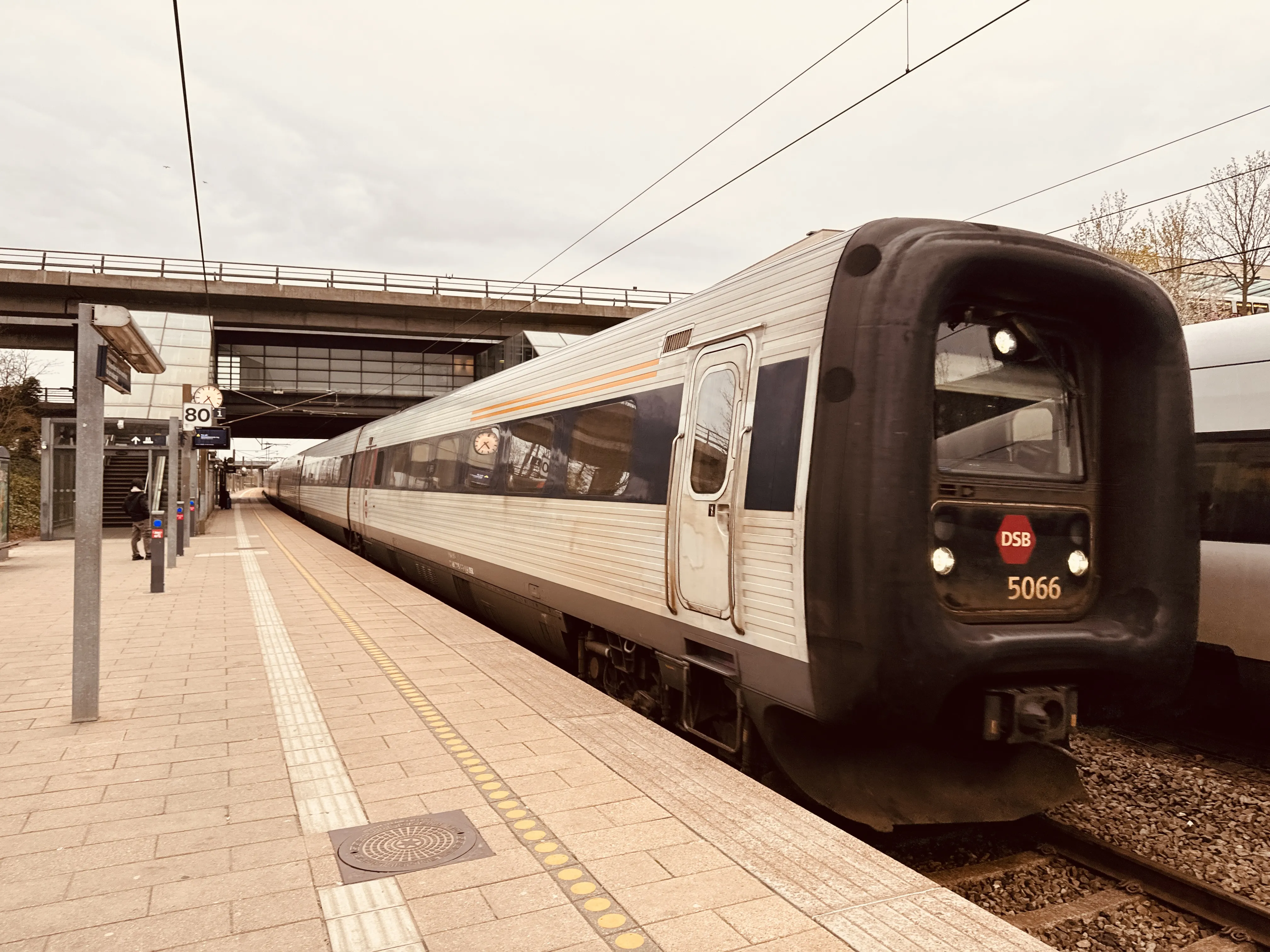 Billede af DSB MF 5066 fotograferet ud for Ørestad Trinbræt.