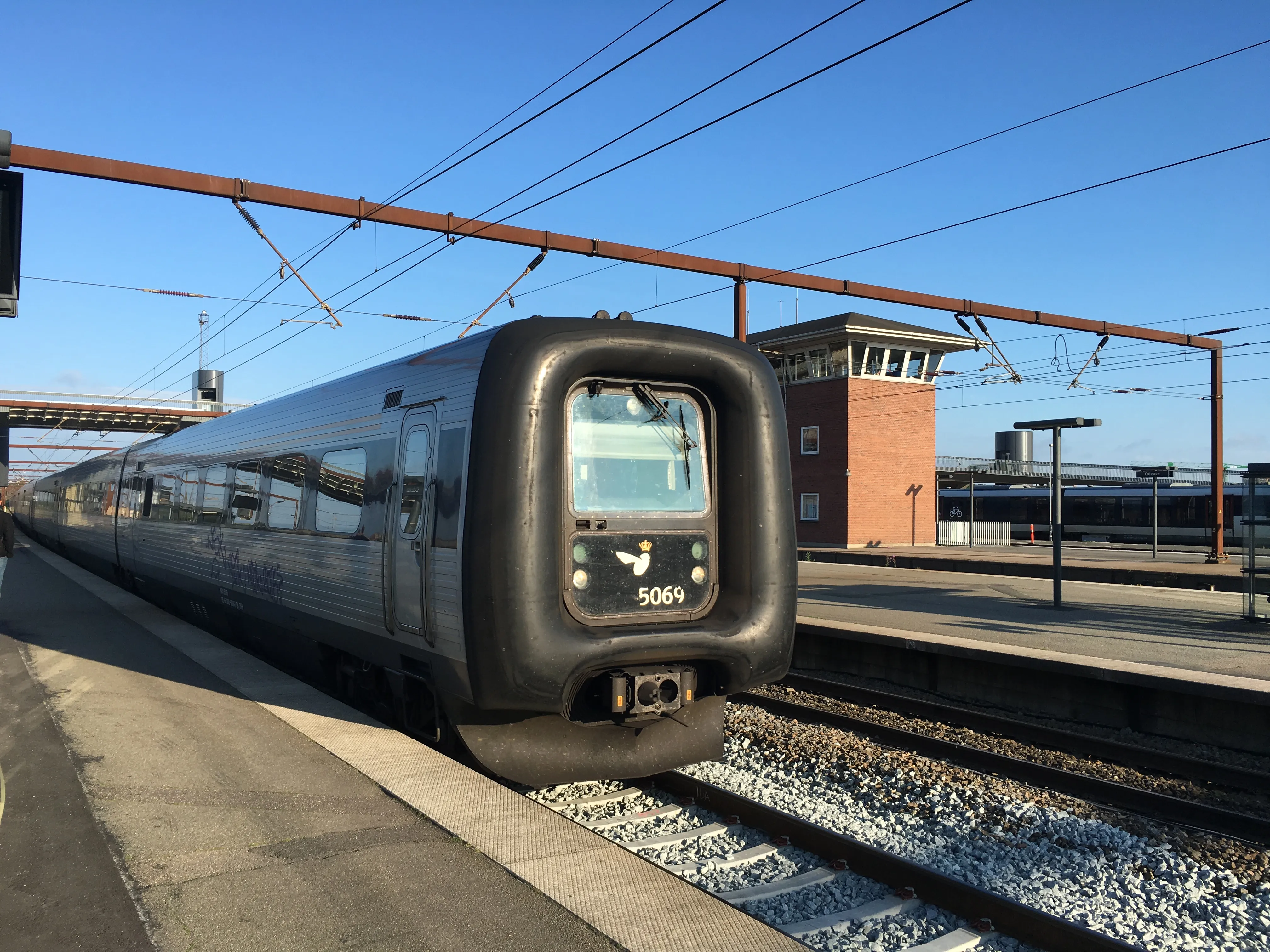 Billede af DSB MF 5069 fotograferet ud for Odense Banegård Center.