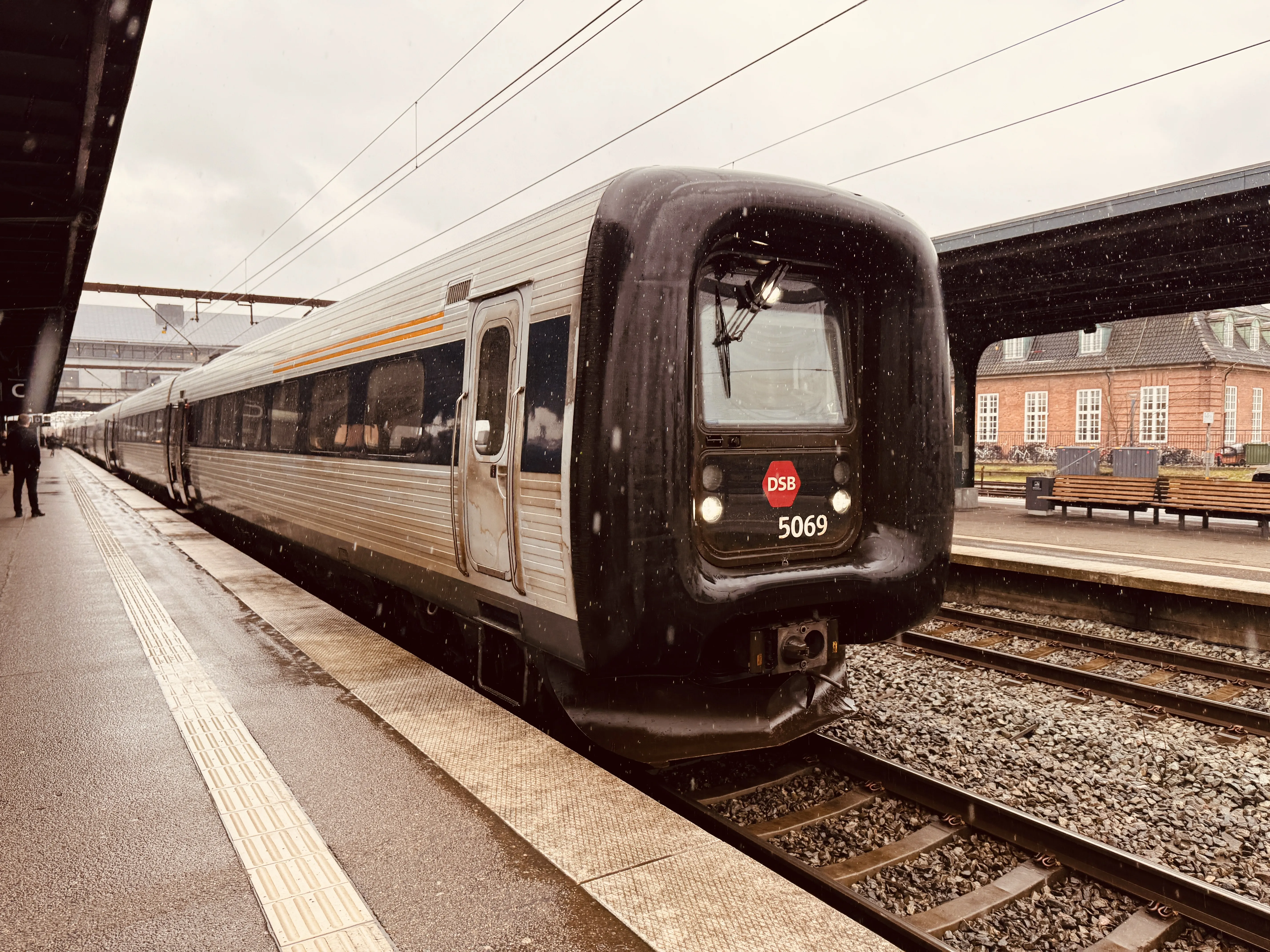 Billede af DSB MF 5069 fotograferet ud for Odense Banegård Center.