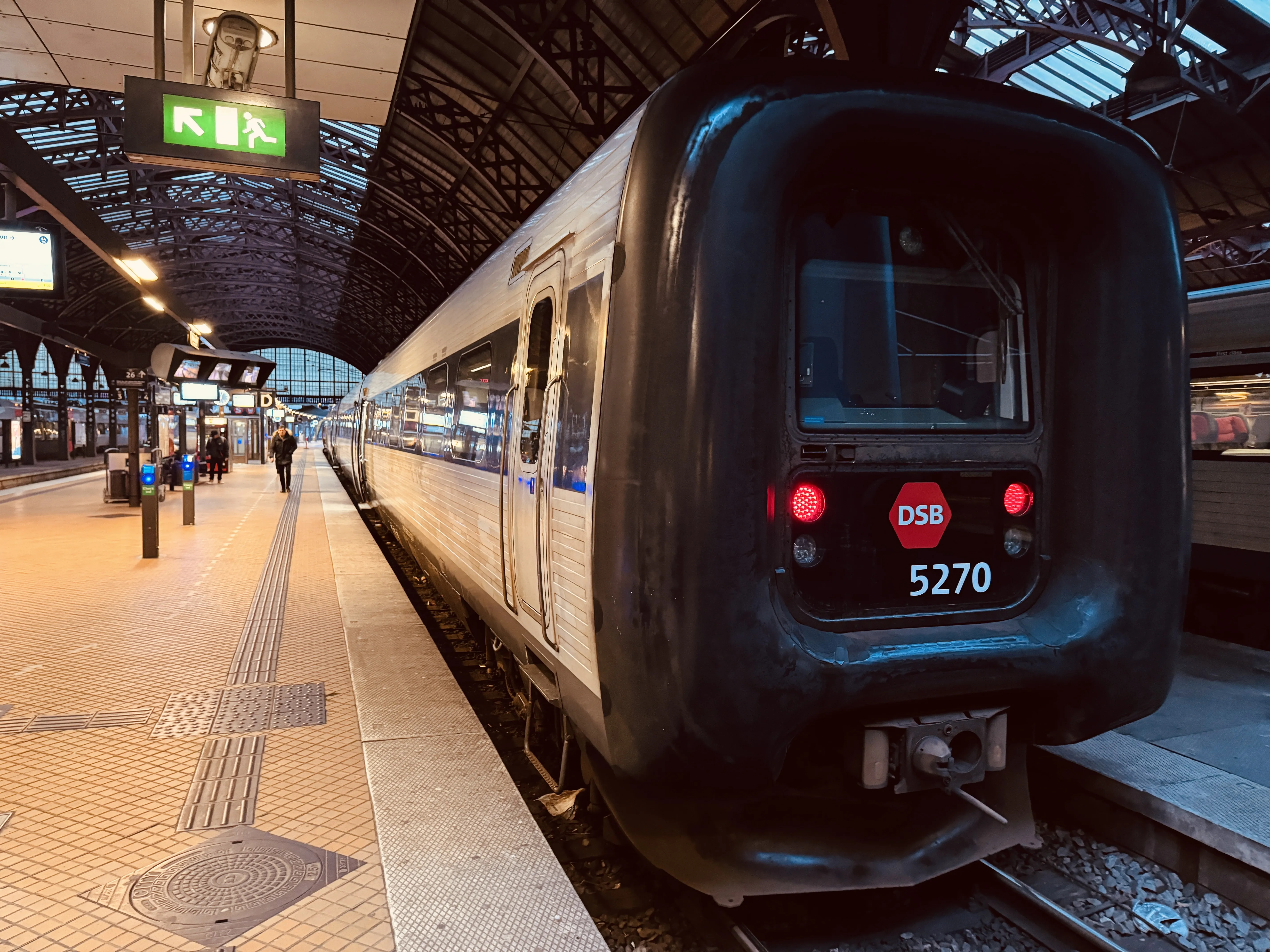 Billede af DSB MF 5070 fotograferet ud for København Hovedbanegård.