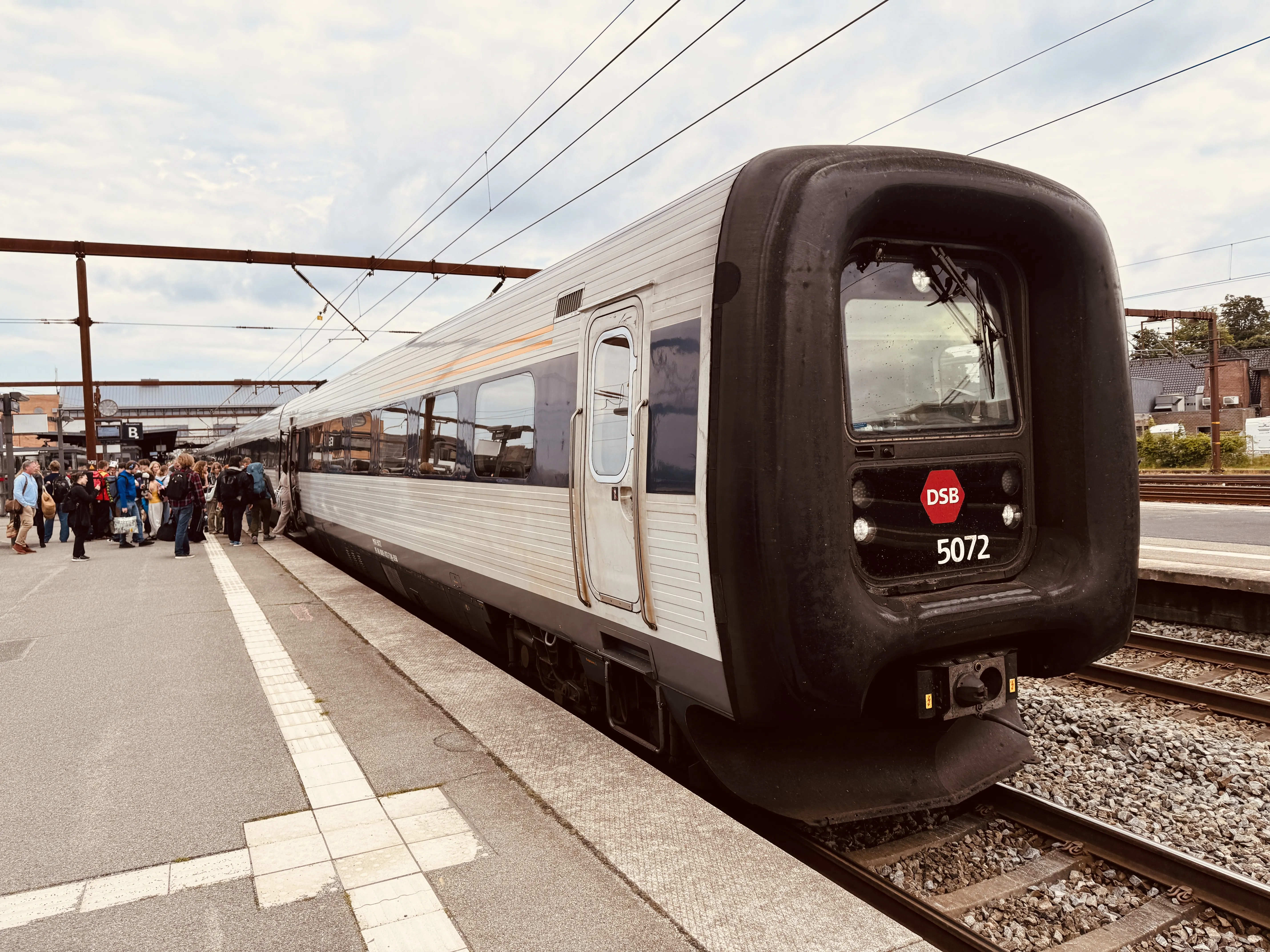 Billede af DSB MF 5072 fotograferet ud for Odense Banegård Center.