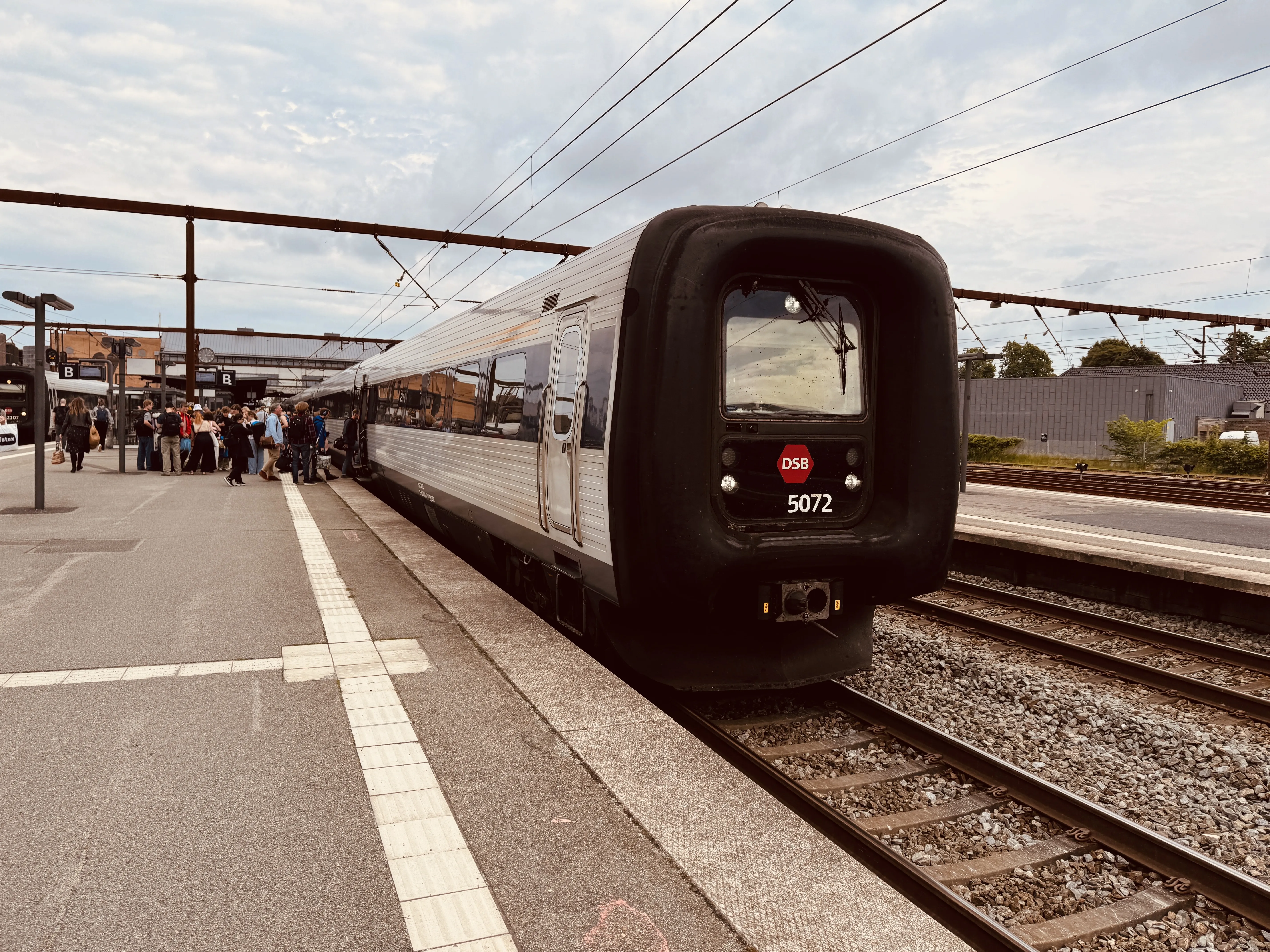 Billede af DSB MF 5072 fotograferet ud for Odense Banegård Center.