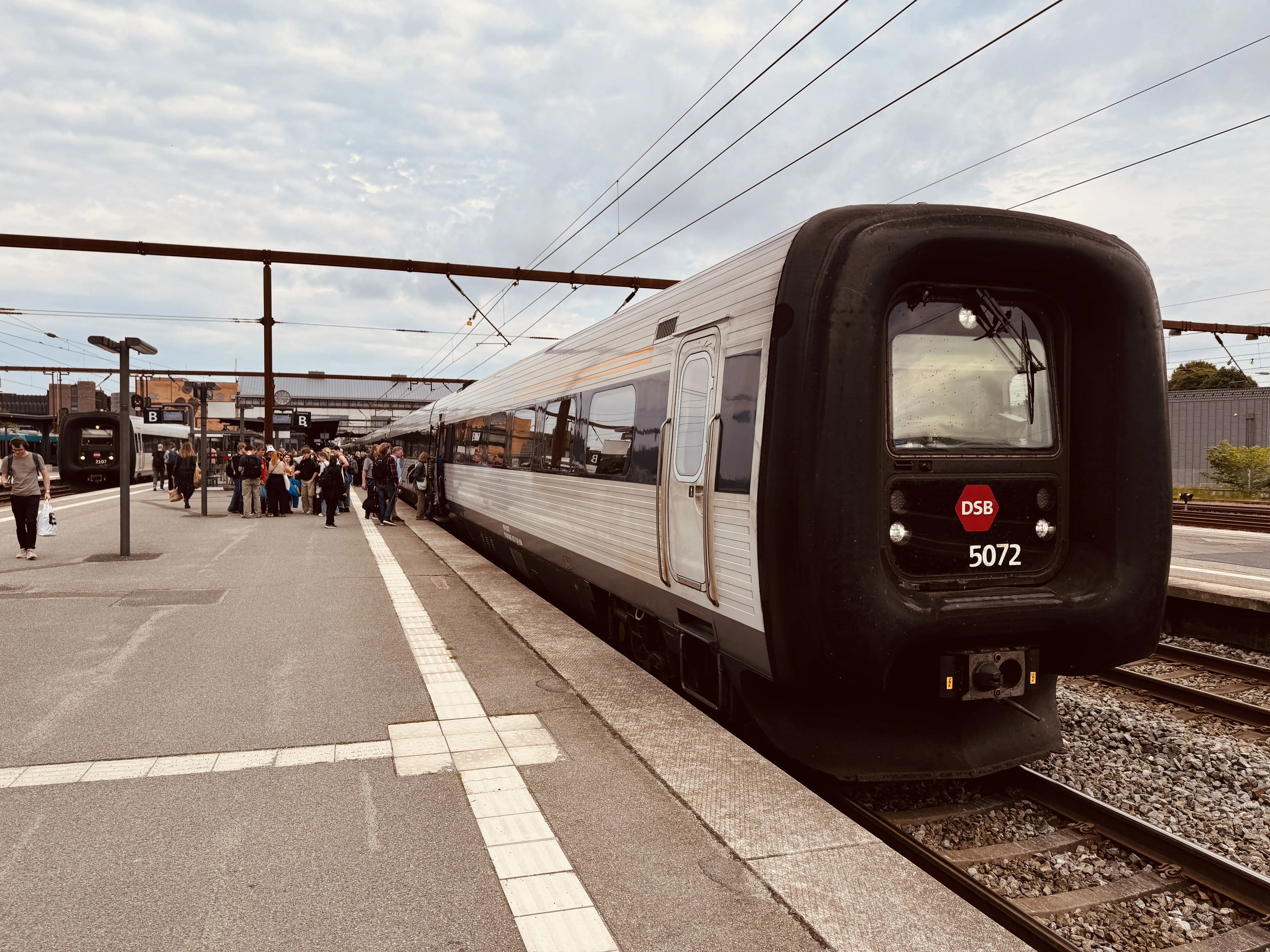 Billede af DSB MF 5072 fotograferet ud for Odense Banegård Center.