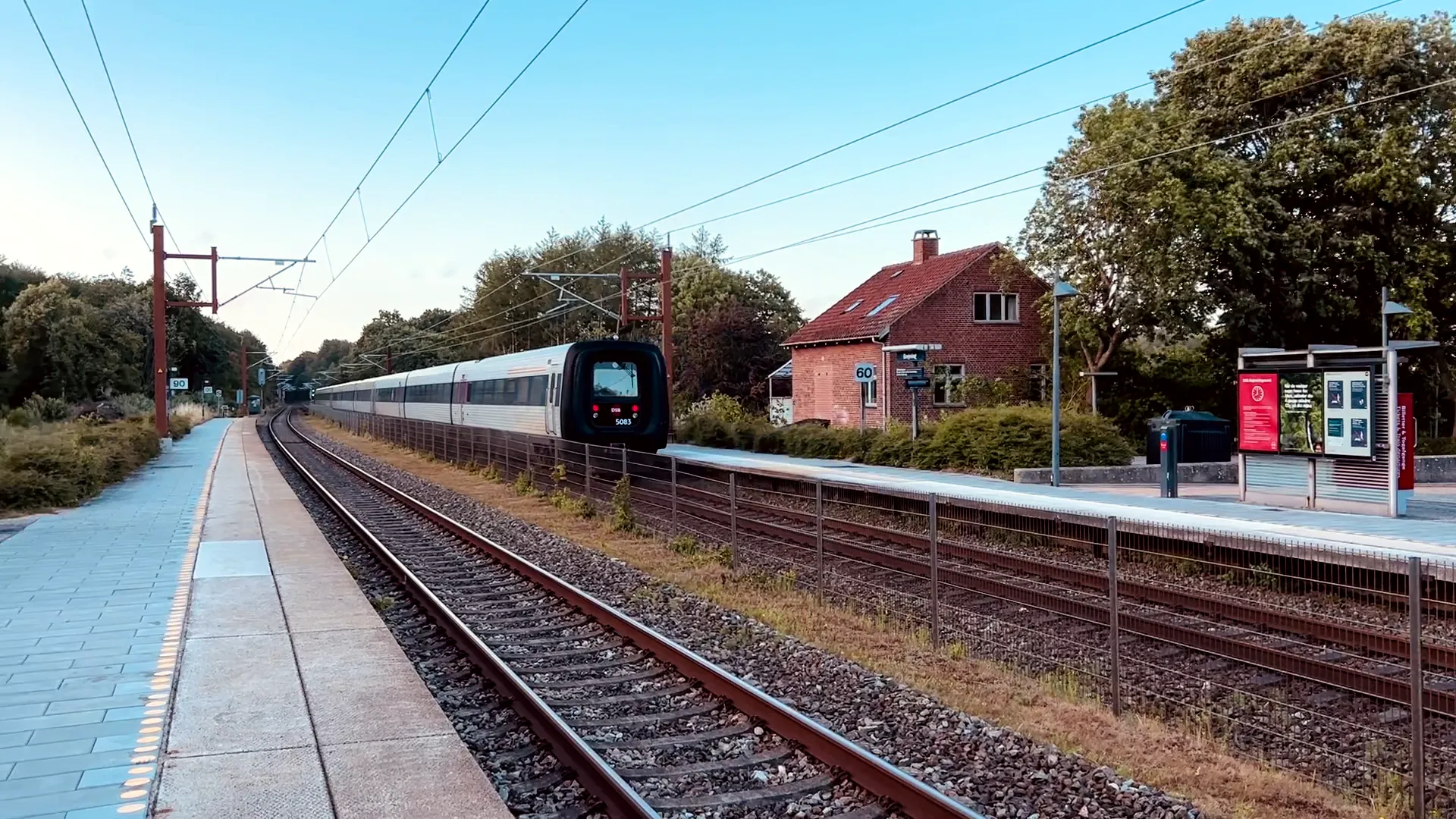 Billede af DSB MF 5083 fotograferet ud for Brejning Trinbræt.