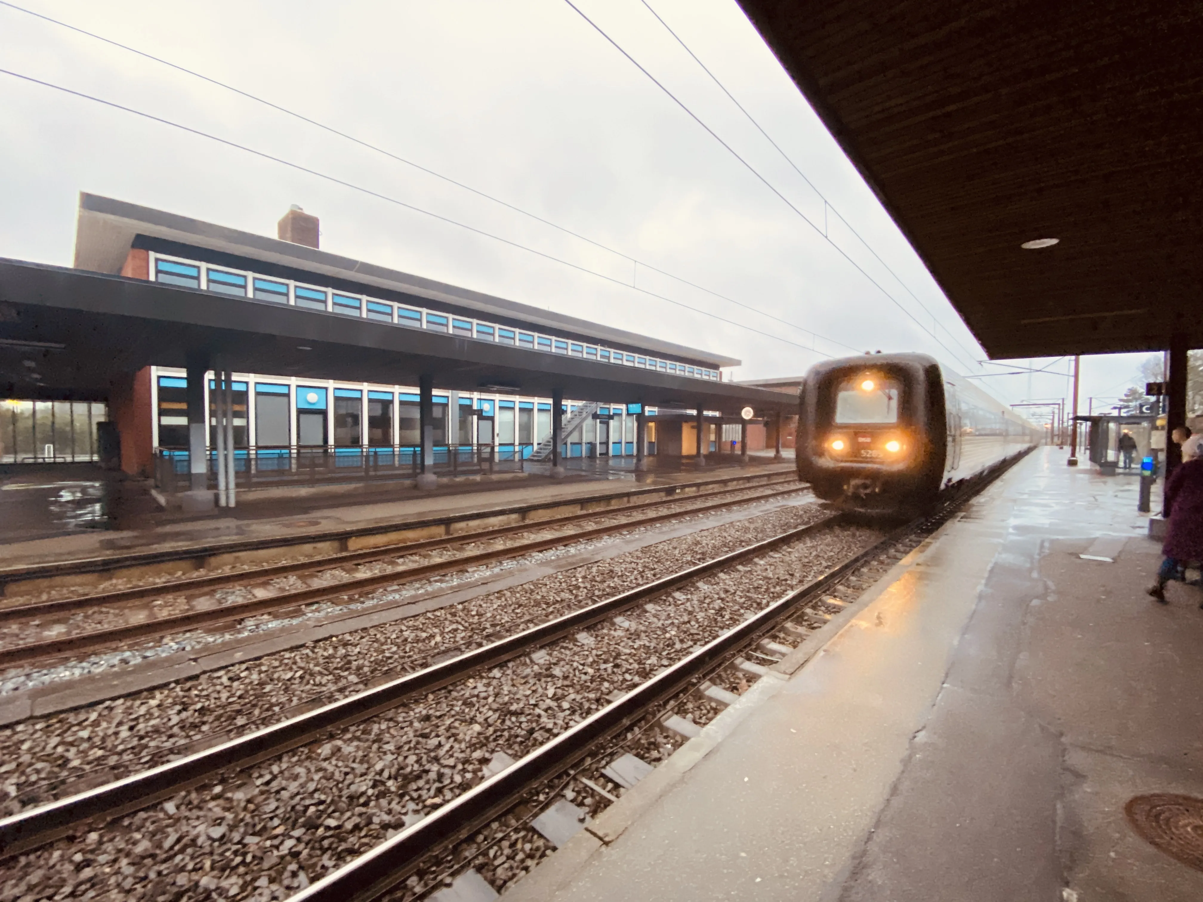 Billede af DSB MF 5085 fotograferet ud for Vojens Station.