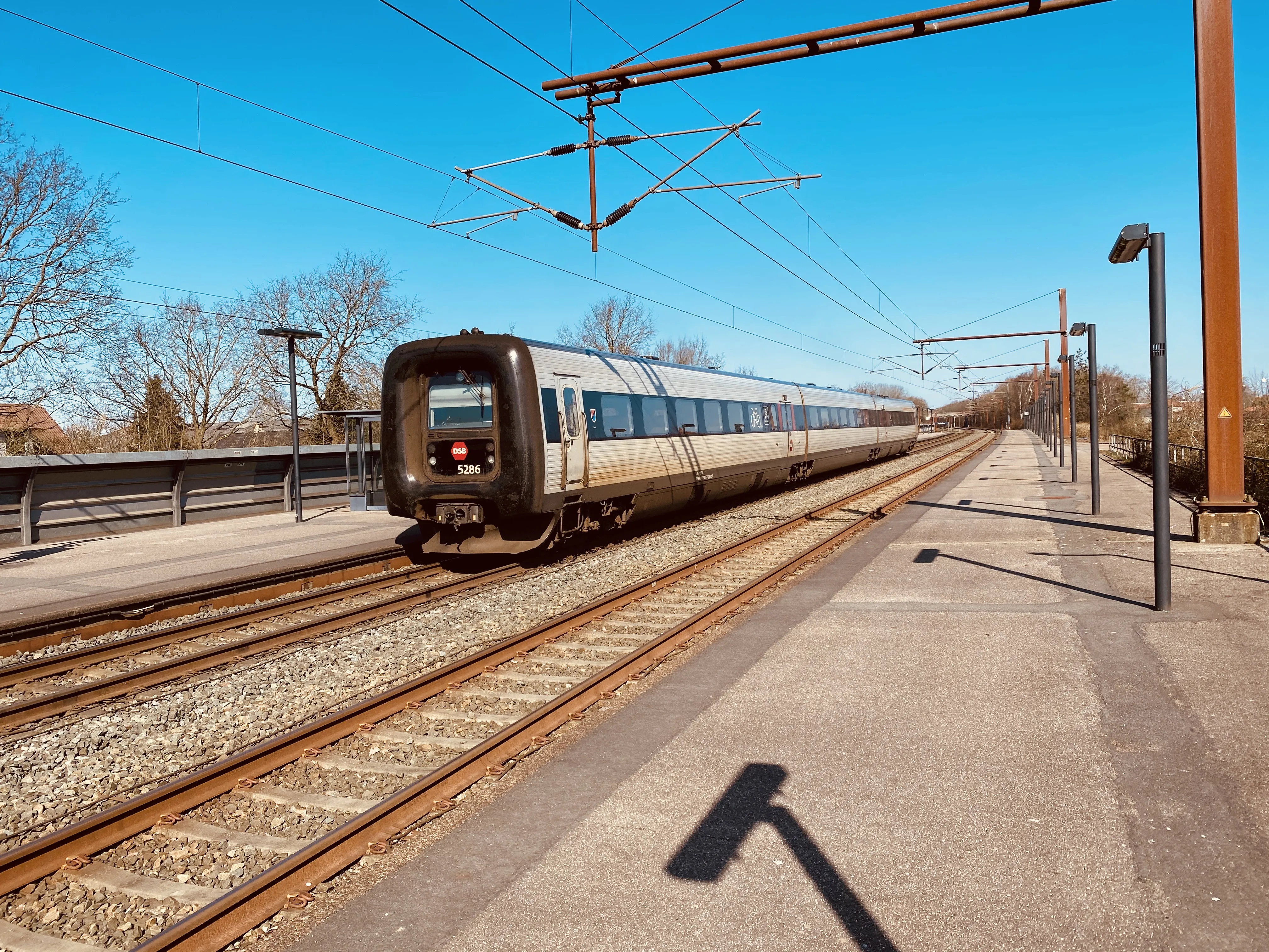 Billede af DSB MF 5086 fotograferet ud for Rødekro Station.