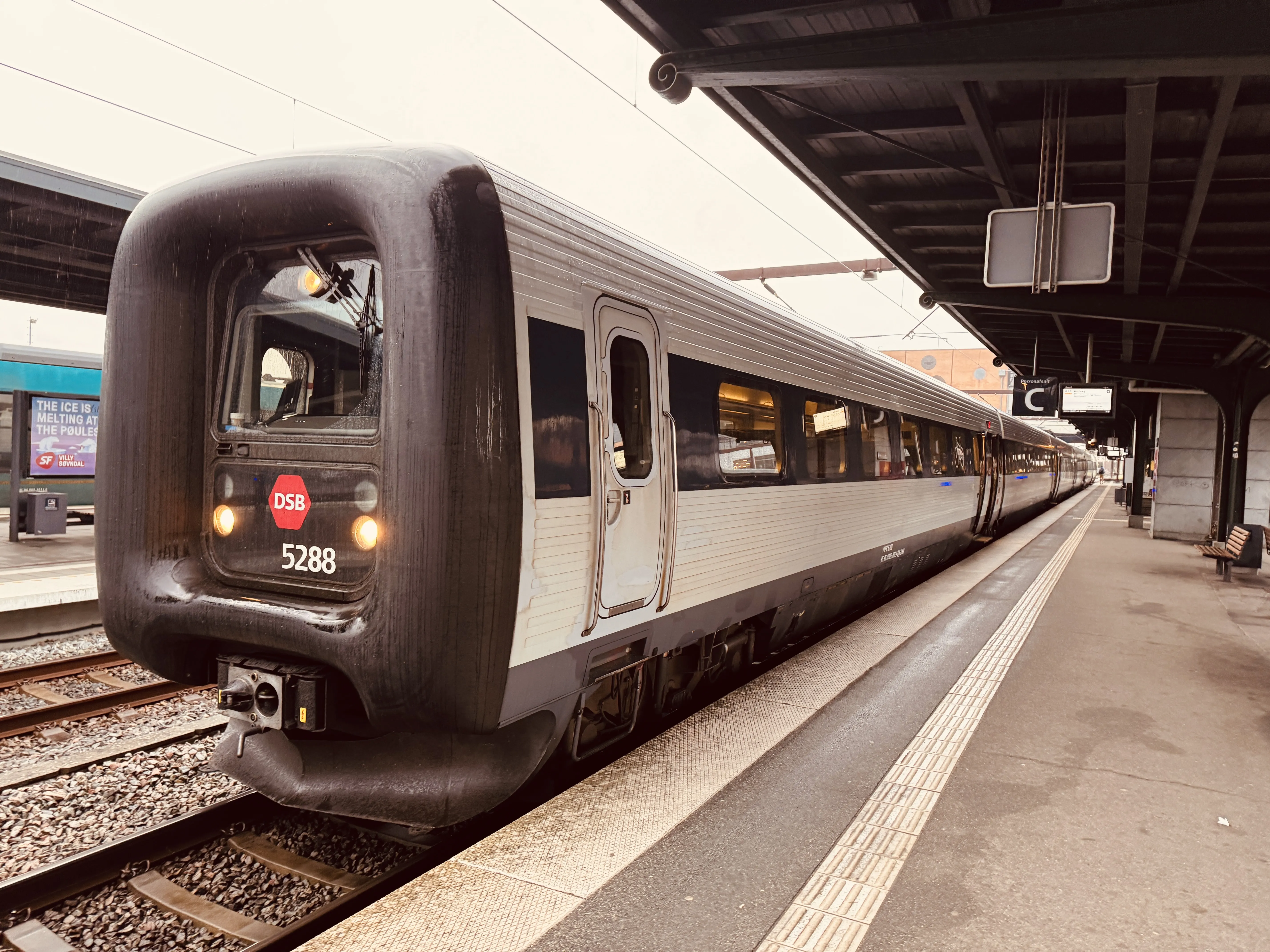 Billede af DSB MF 5088 fotograferet ud for Odense Banegård Center.