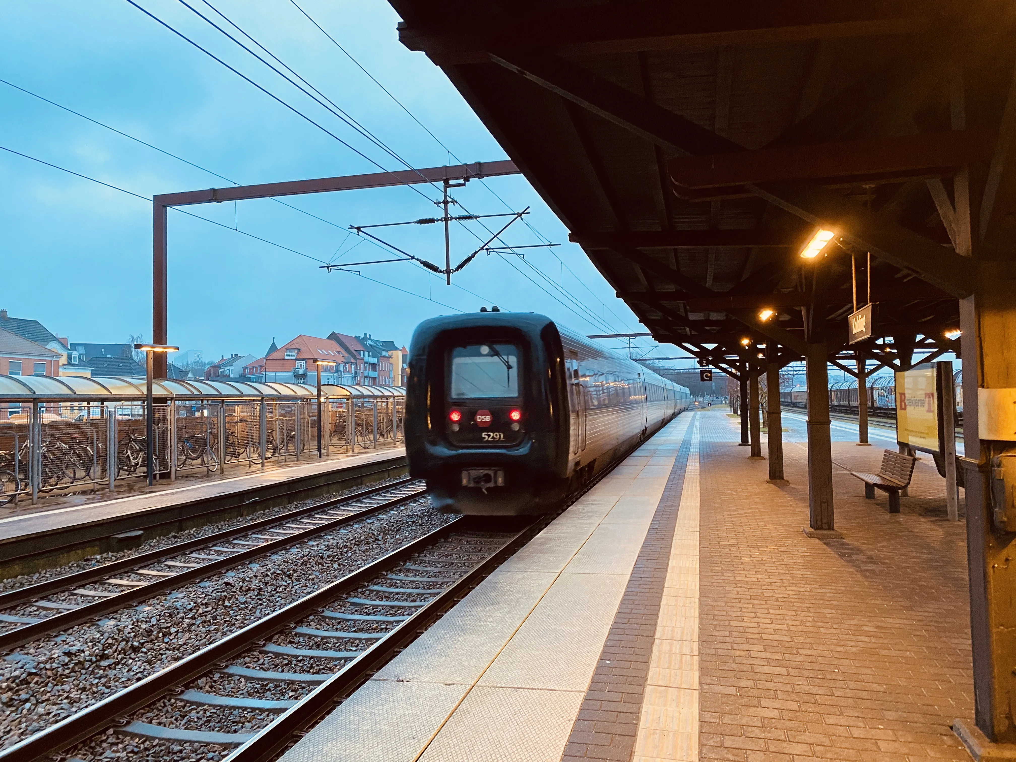 Billede af DSB MF 5091 fotograferet ud for Kolding Banegård.