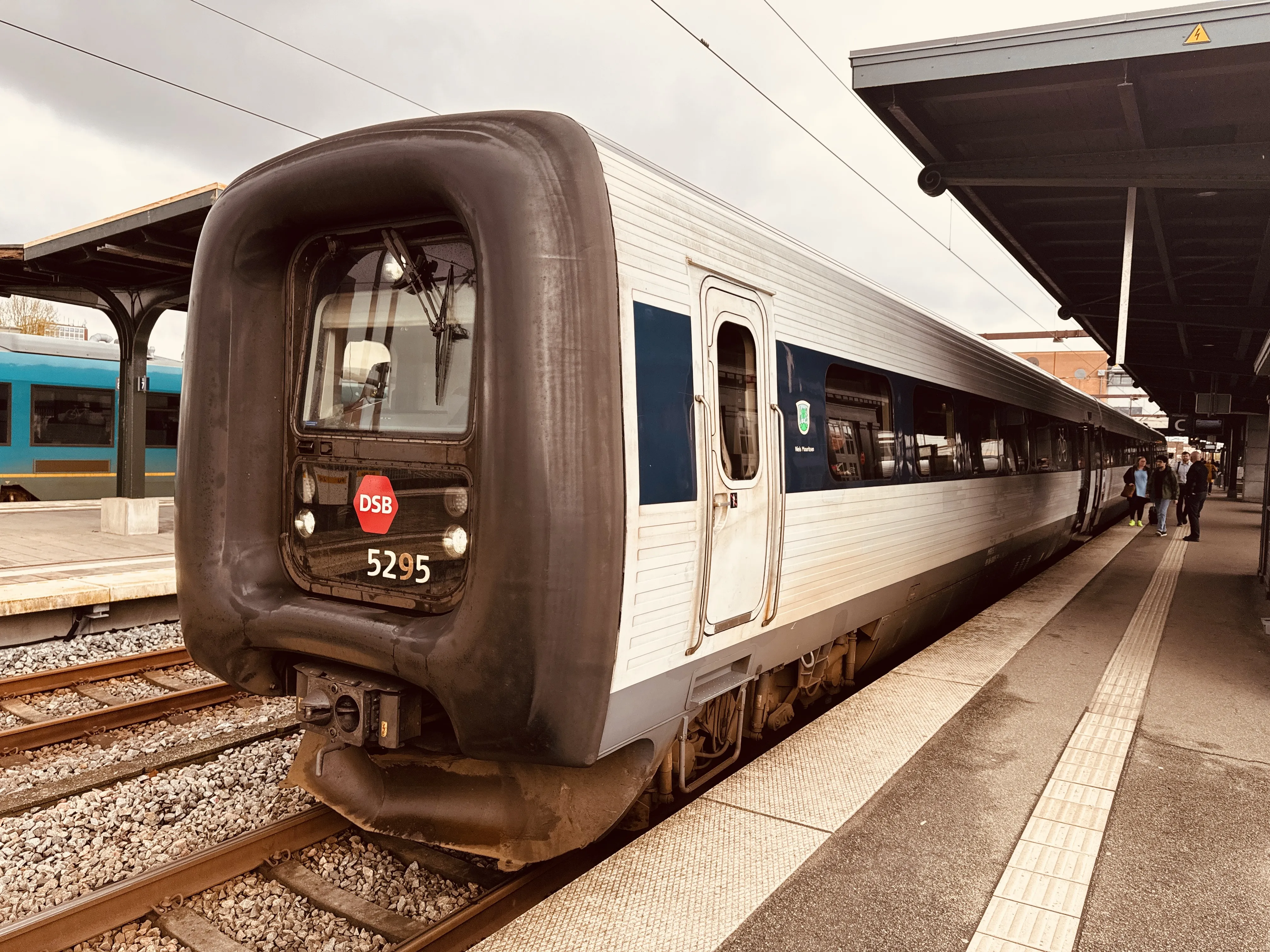 Billede af DSB MF 5095 fotograferet ud for Odense Banegård Center.