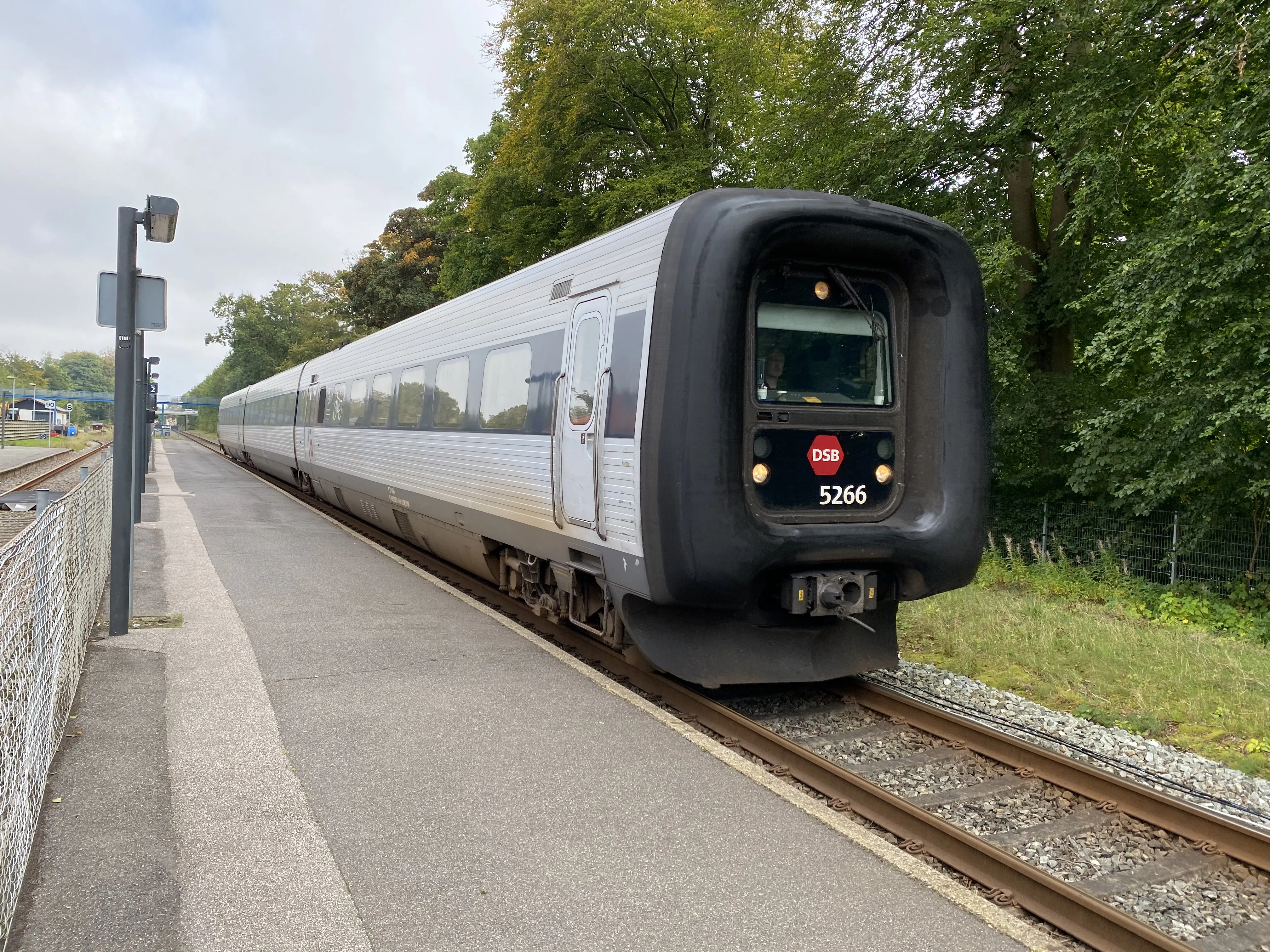 Billede af DSB MF 5066 fotograferet ud for Jelling Trinbræt.