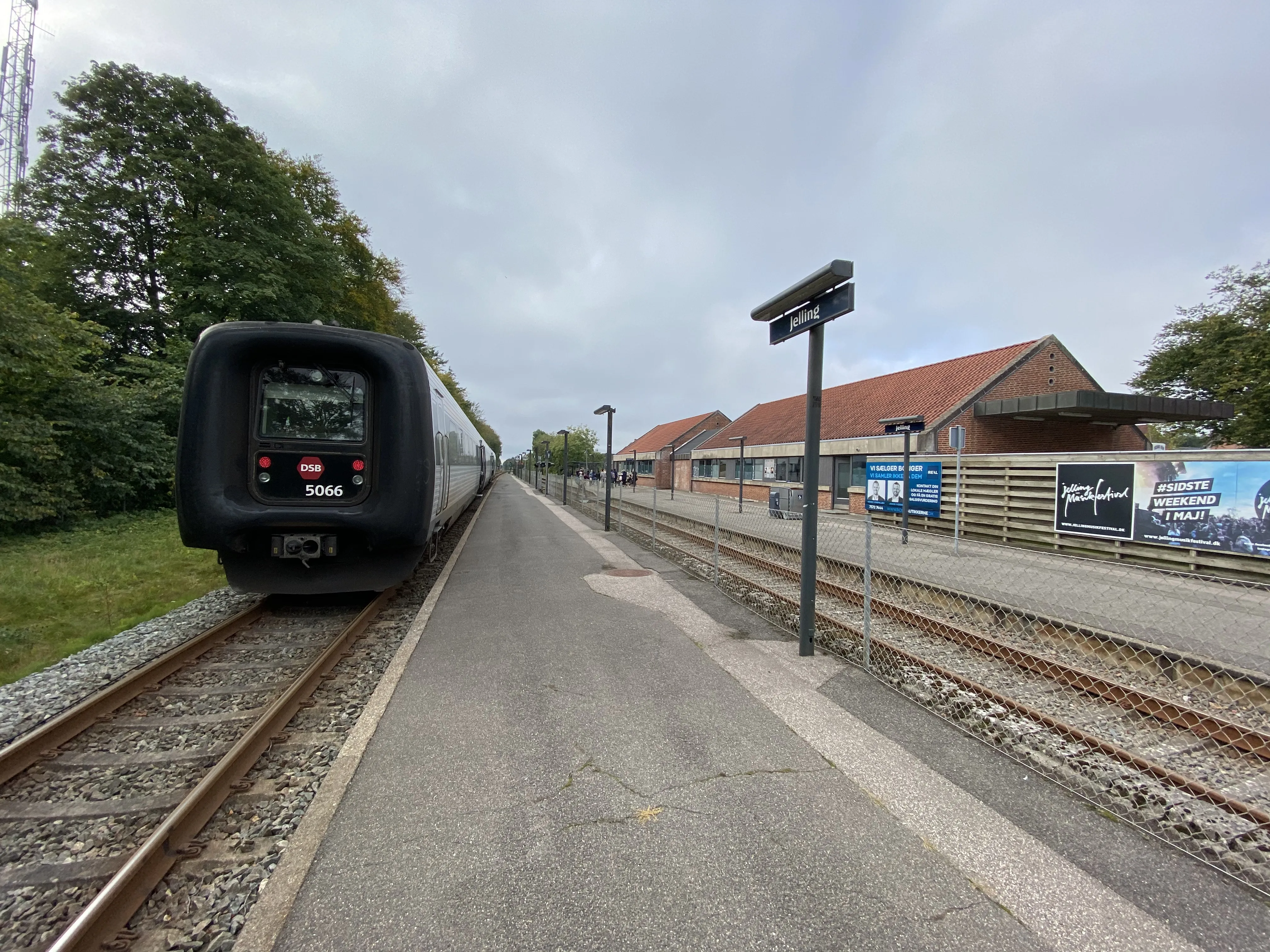 Billede af DSB MF 5066 fotograferet ud for Jelling Trinbræt.