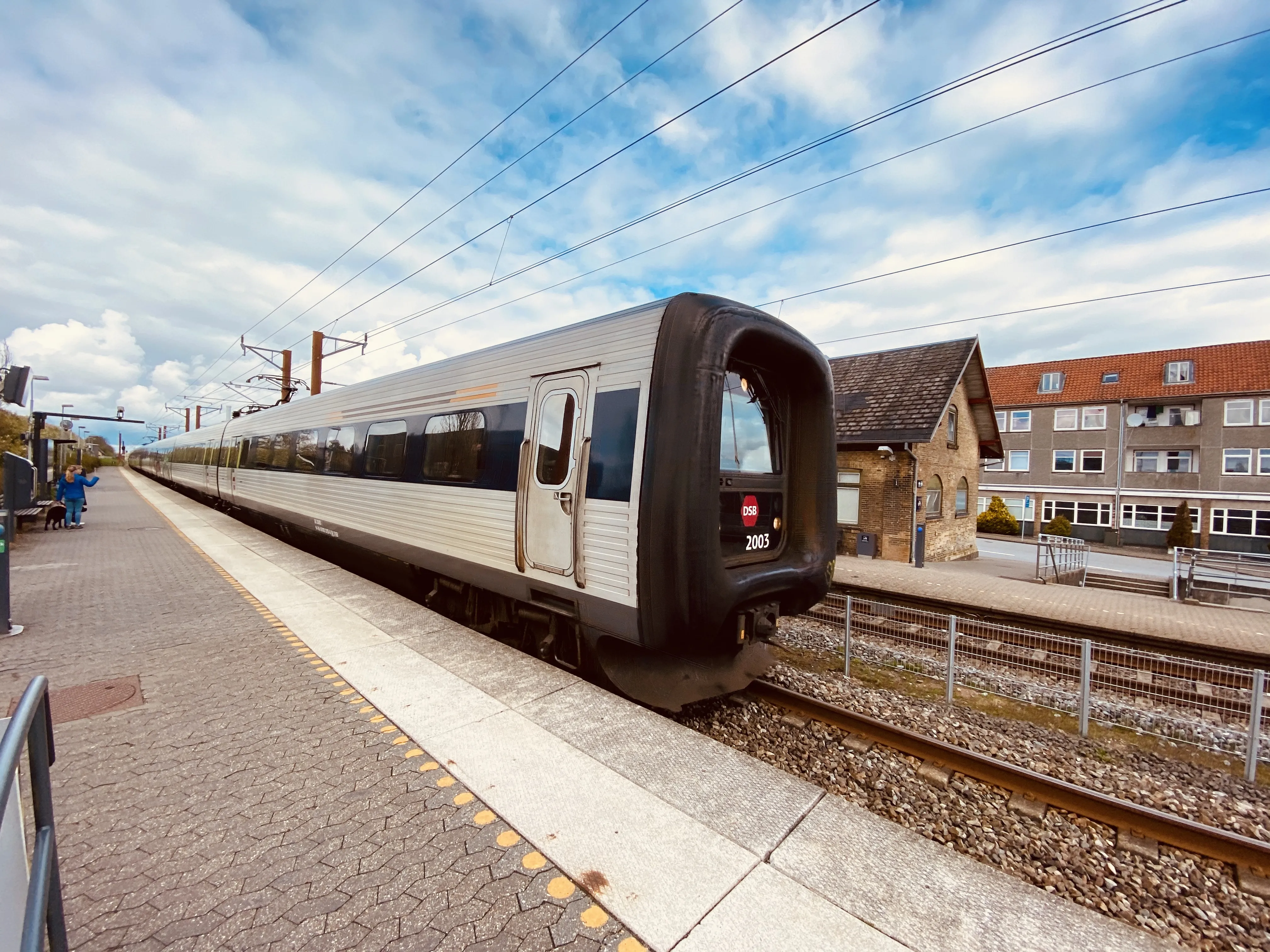 Billede af DSB ER 2003 fotograferet ud for Brørup Station.