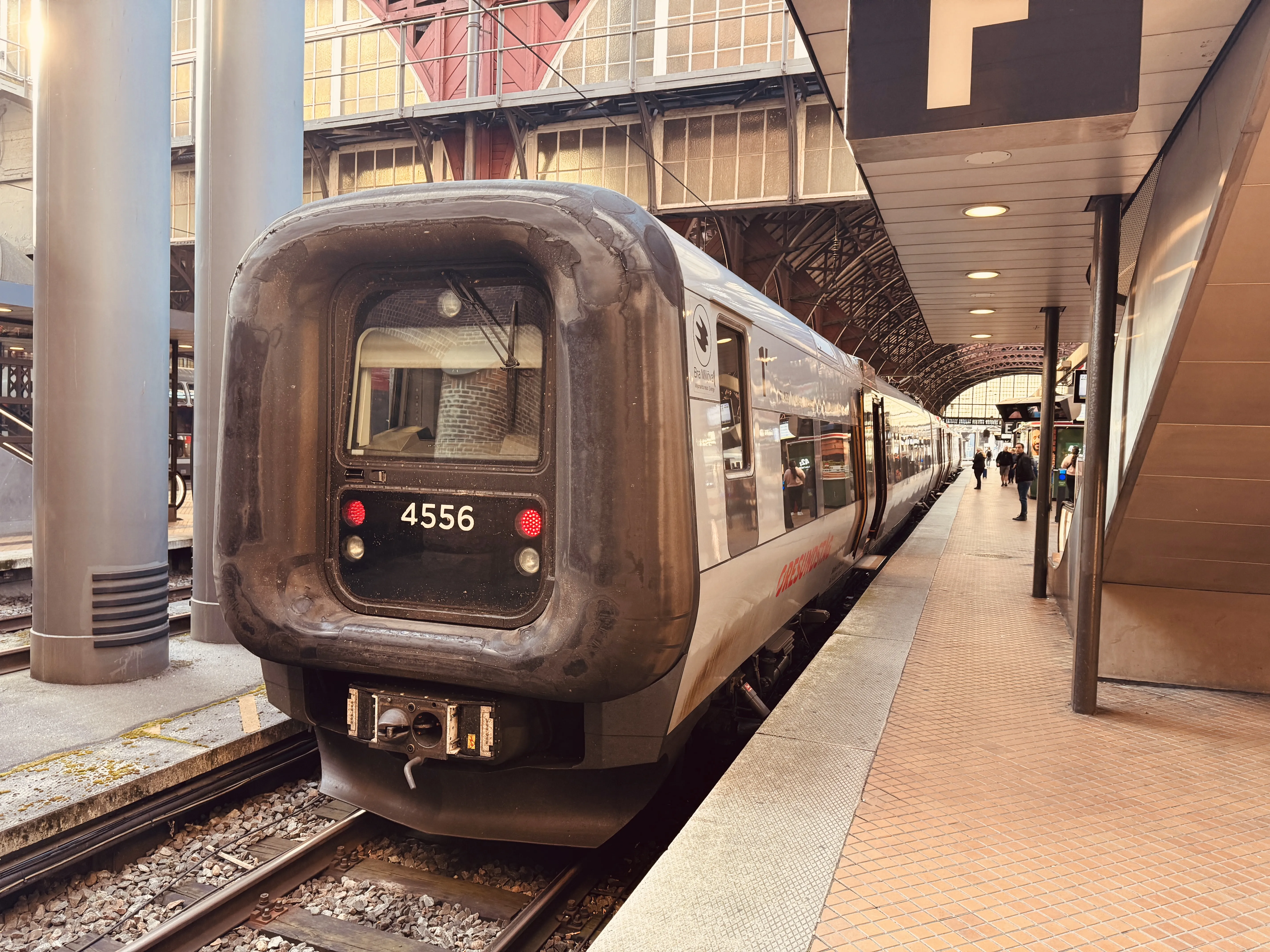 Billede af DSB ET 4356 fotograferet ud for København Hovedbanegård.