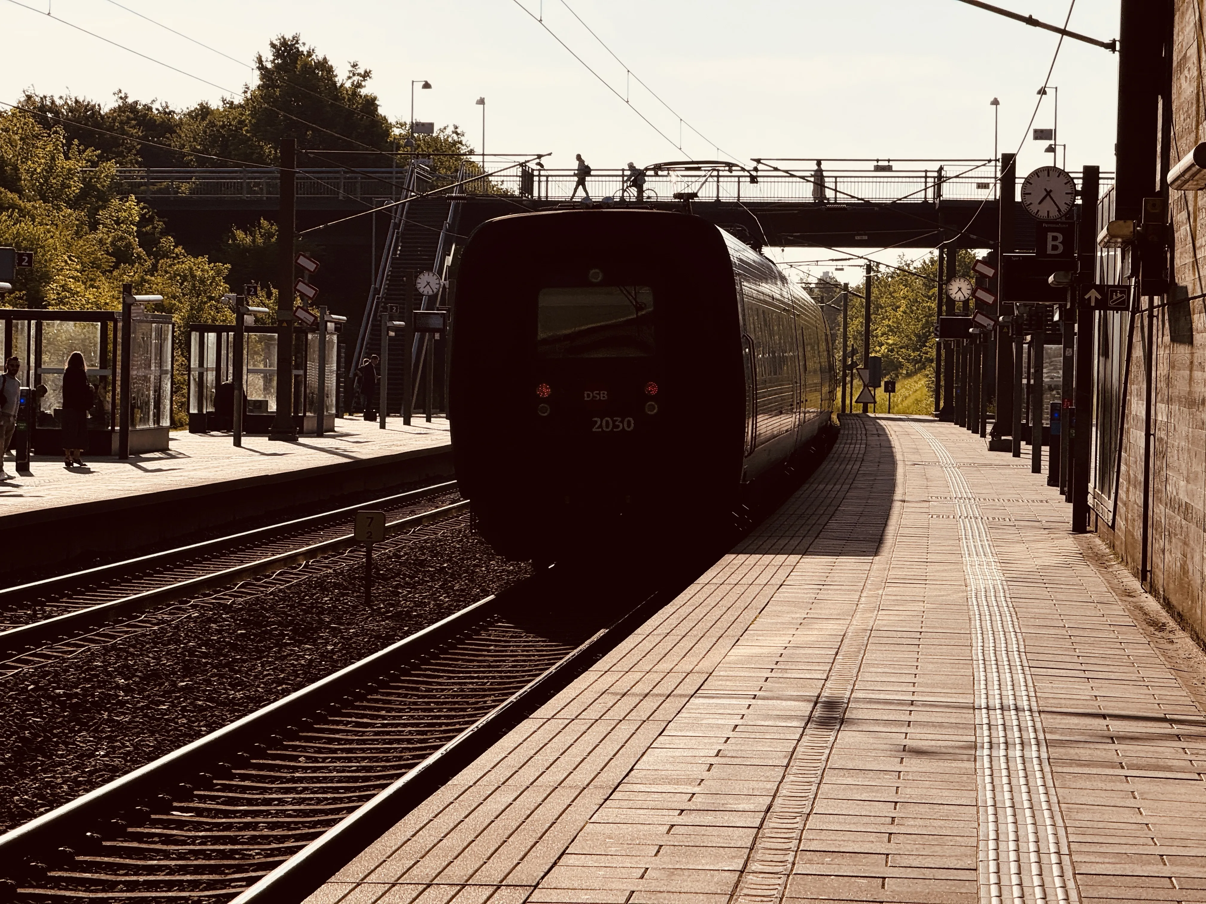 Billede af DSB ER 2030 fotograferet ud for Ørestad Trinbræt.