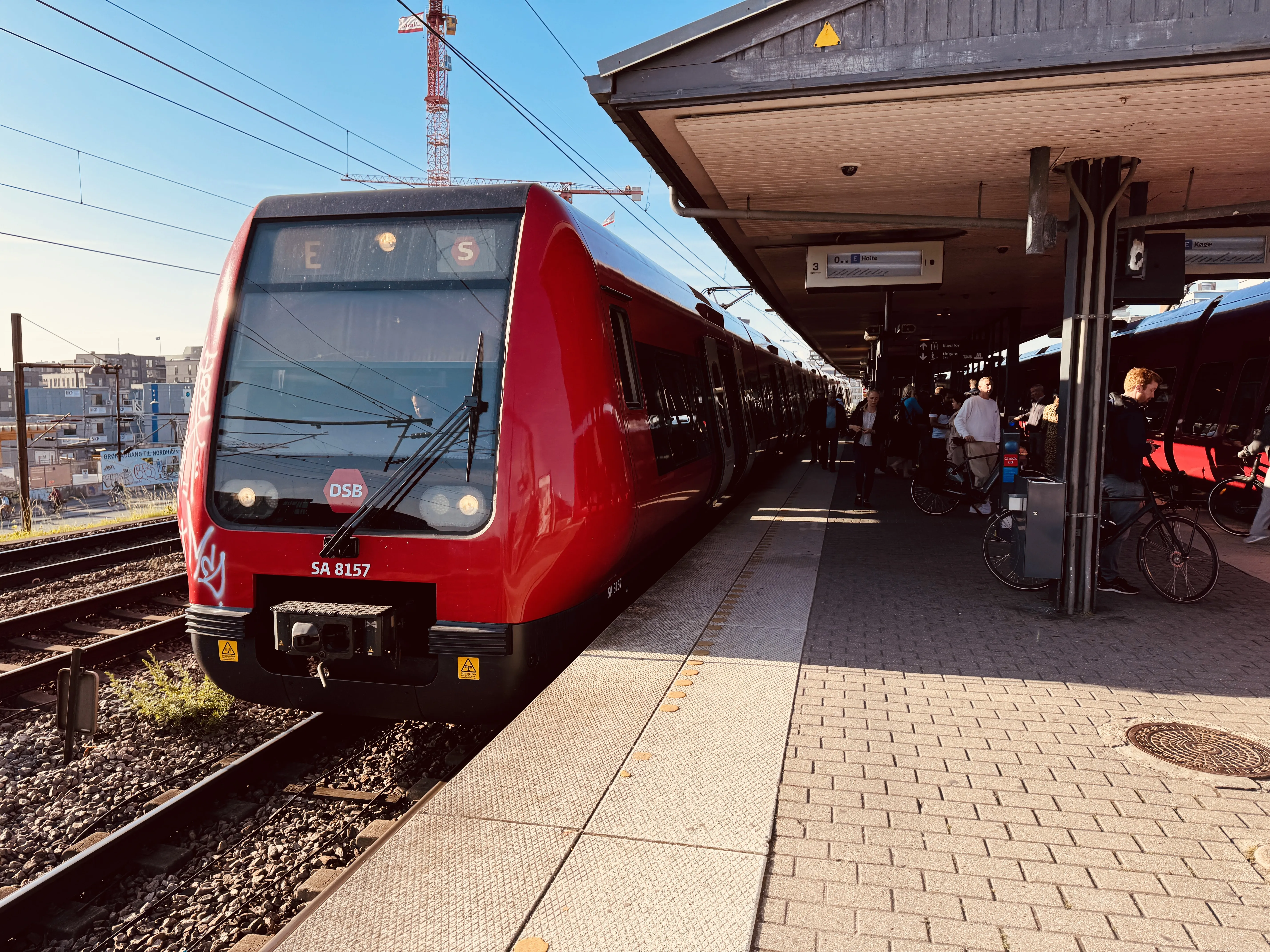 Billede af DSB SA 8157 fotograferet ud for Nordhavn S-togstrinbræt.