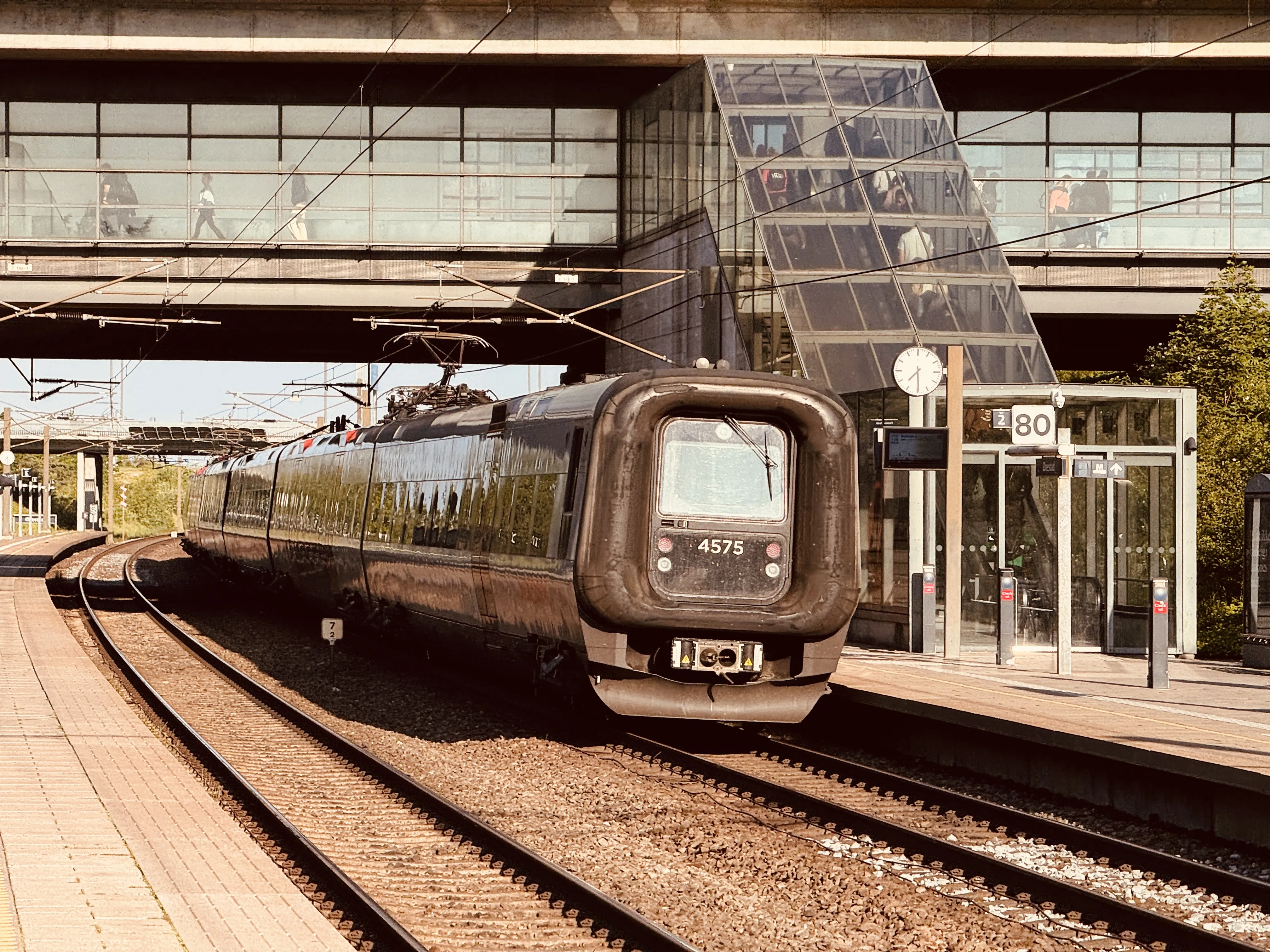 Billede af DSB ET 4375 fotograferet ud for Ørestad Trinbræt.